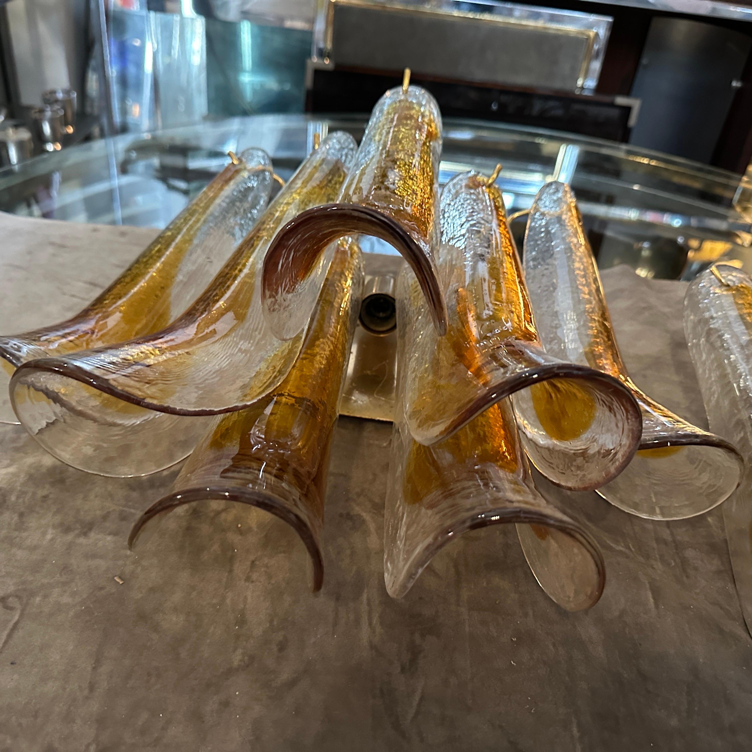Dos apliques de cristal de Murano con pétalos marrones y transparentes, modernos de mediados de siglo de los años 70 en venta 13