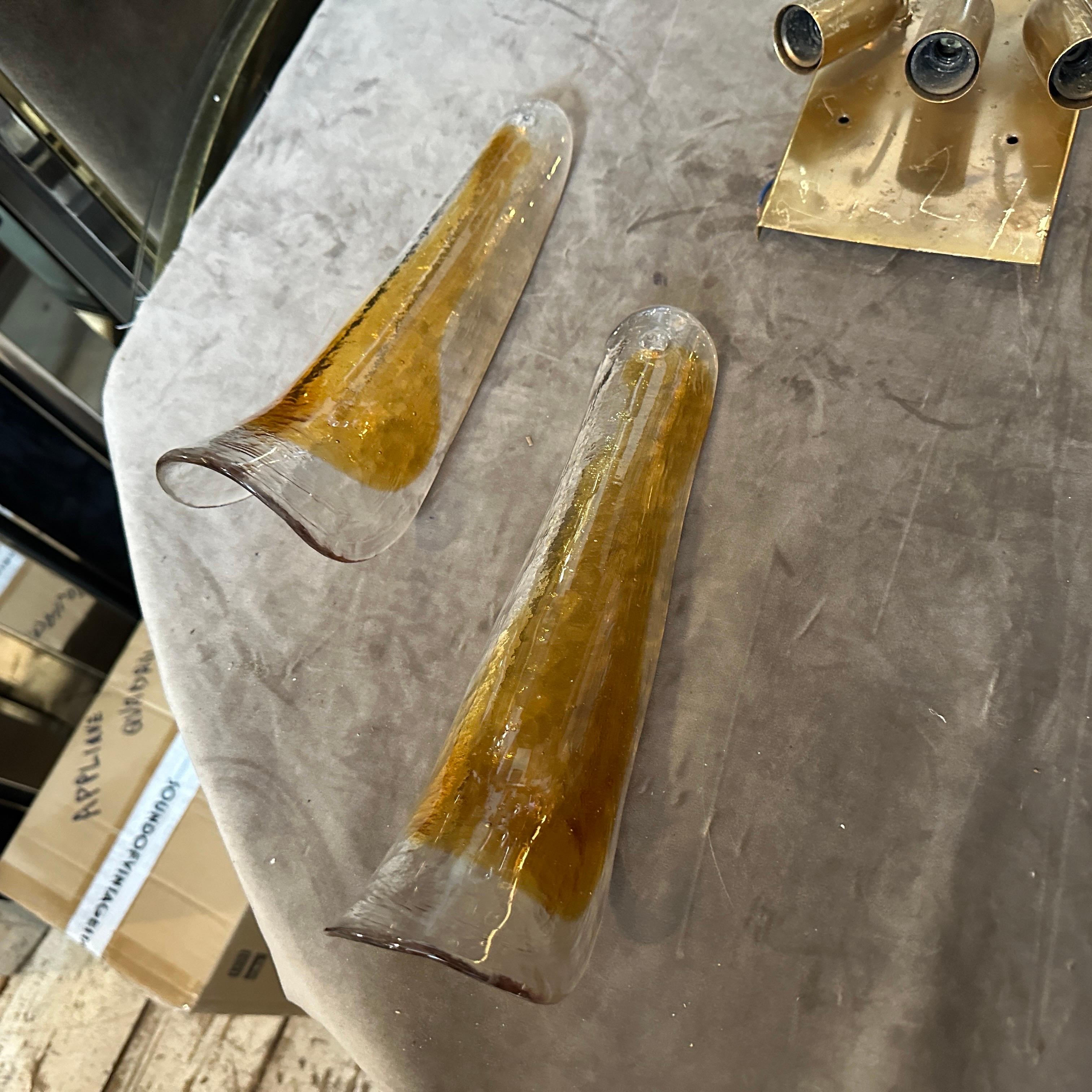 Dos apliques de cristal de Murano con pétalos marrones y transparentes, modernos de mediados de siglo de los años 70 en Bueno estado para la venta en Aci Castello, IT