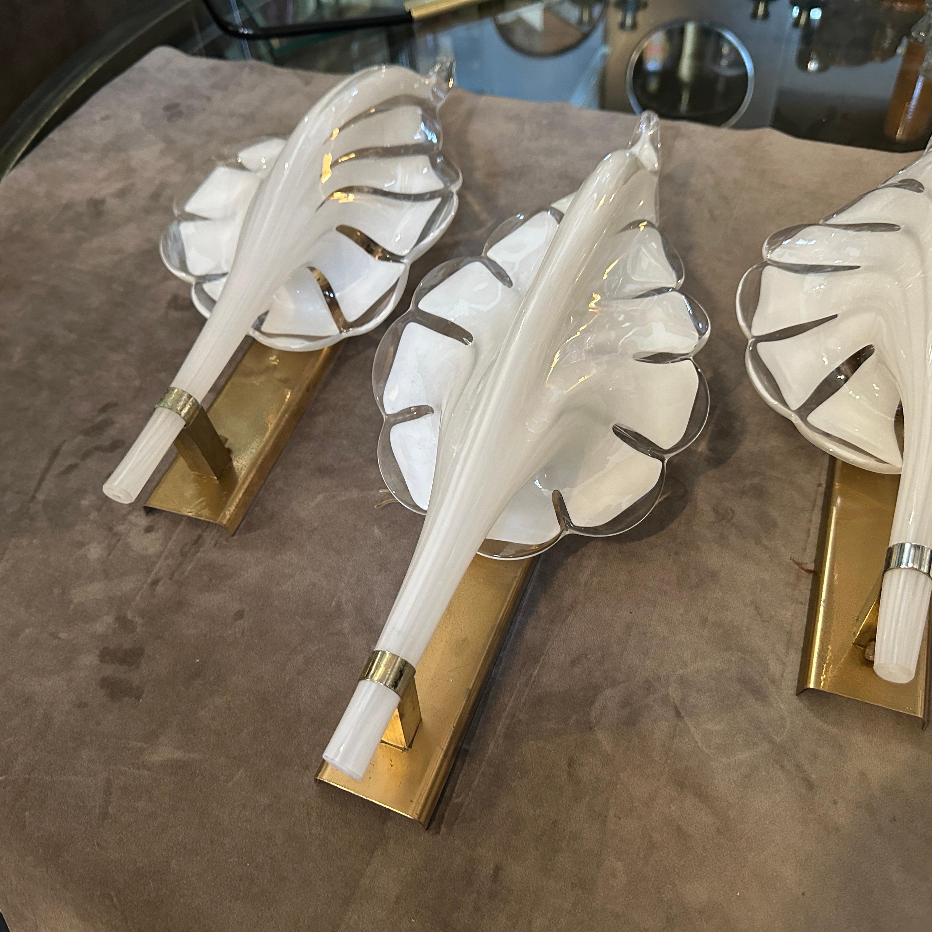 A 1970s Mid-Century Modern White Murano Glass Leaf Wall Sconce by Franco Luce For Sale 2