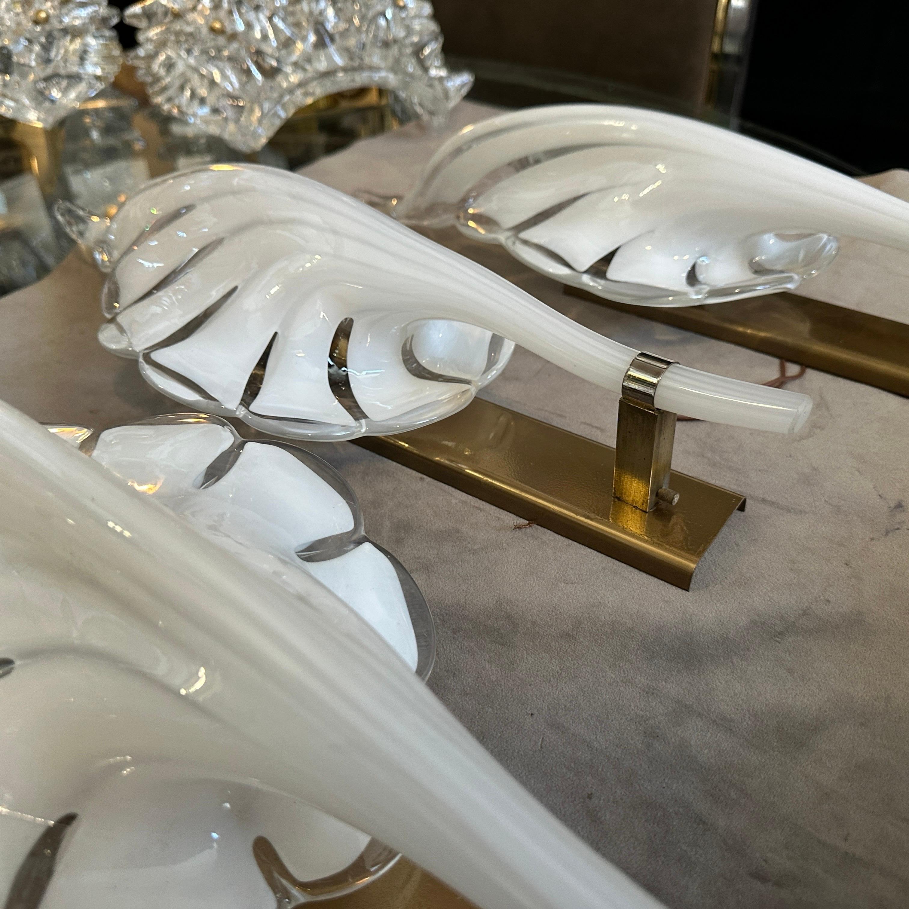 A 1970s Mid-Century Modern White Murano Glass Leaf Wall Sconce by Franco Luce For Sale 3