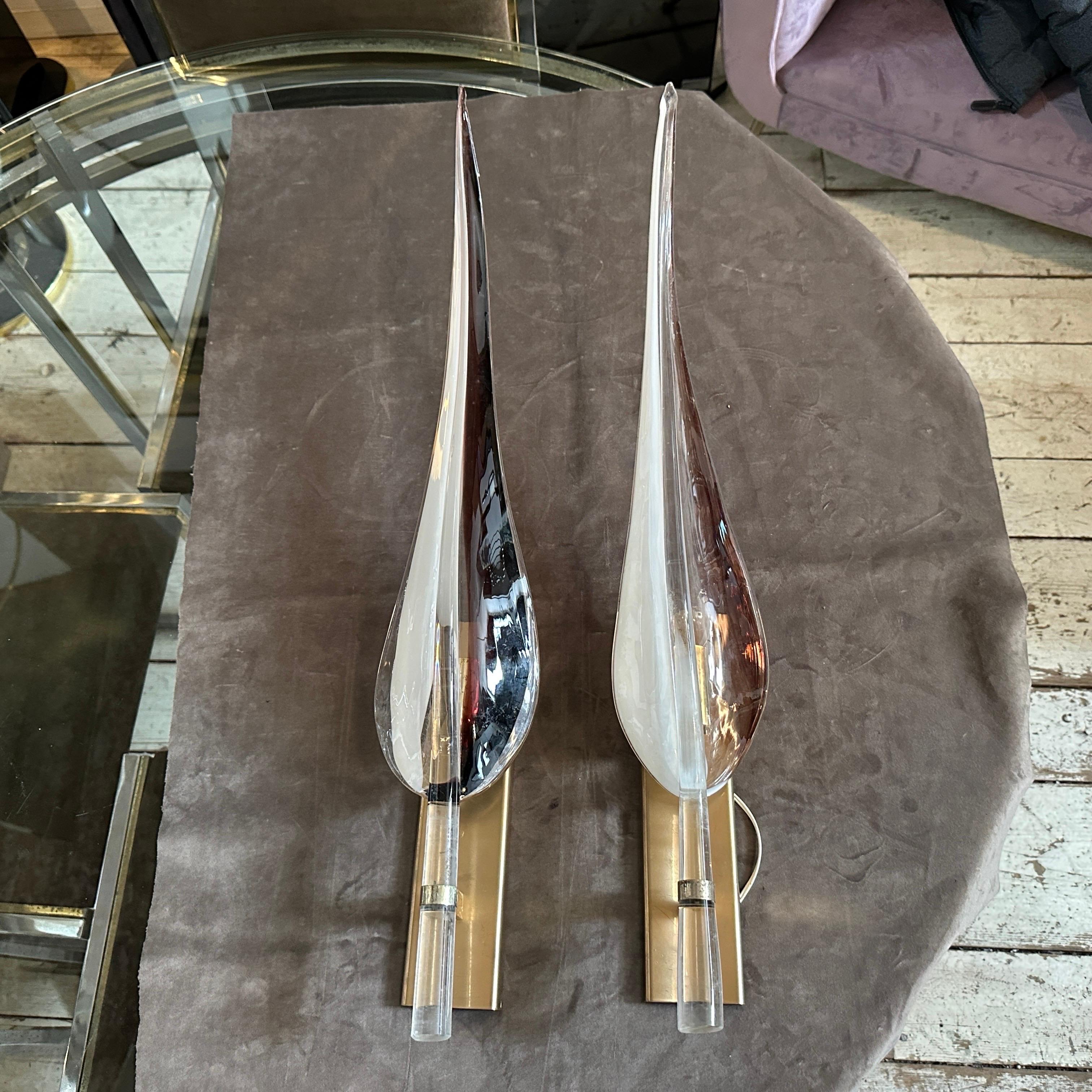 Two 1970s Modern White and Purple Murano Glass Wall Sconces by F. Luce In Good Condition For Sale In Aci Castello, IT