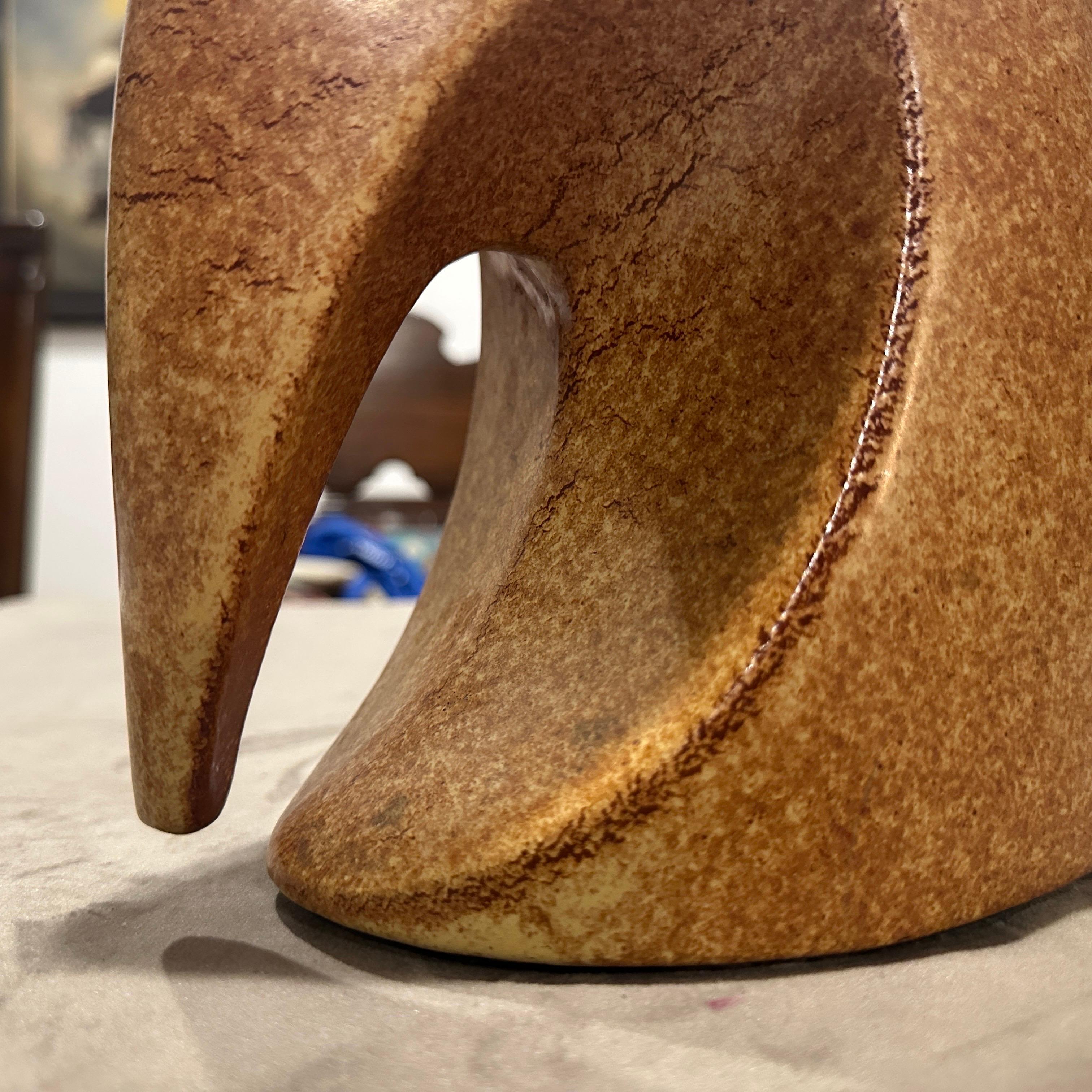 Due vasi modernisti degli anni '70 in ceramica marrone di Giovanni Bertoncello In condizioni ottime in vendita a Aci Castello, IT