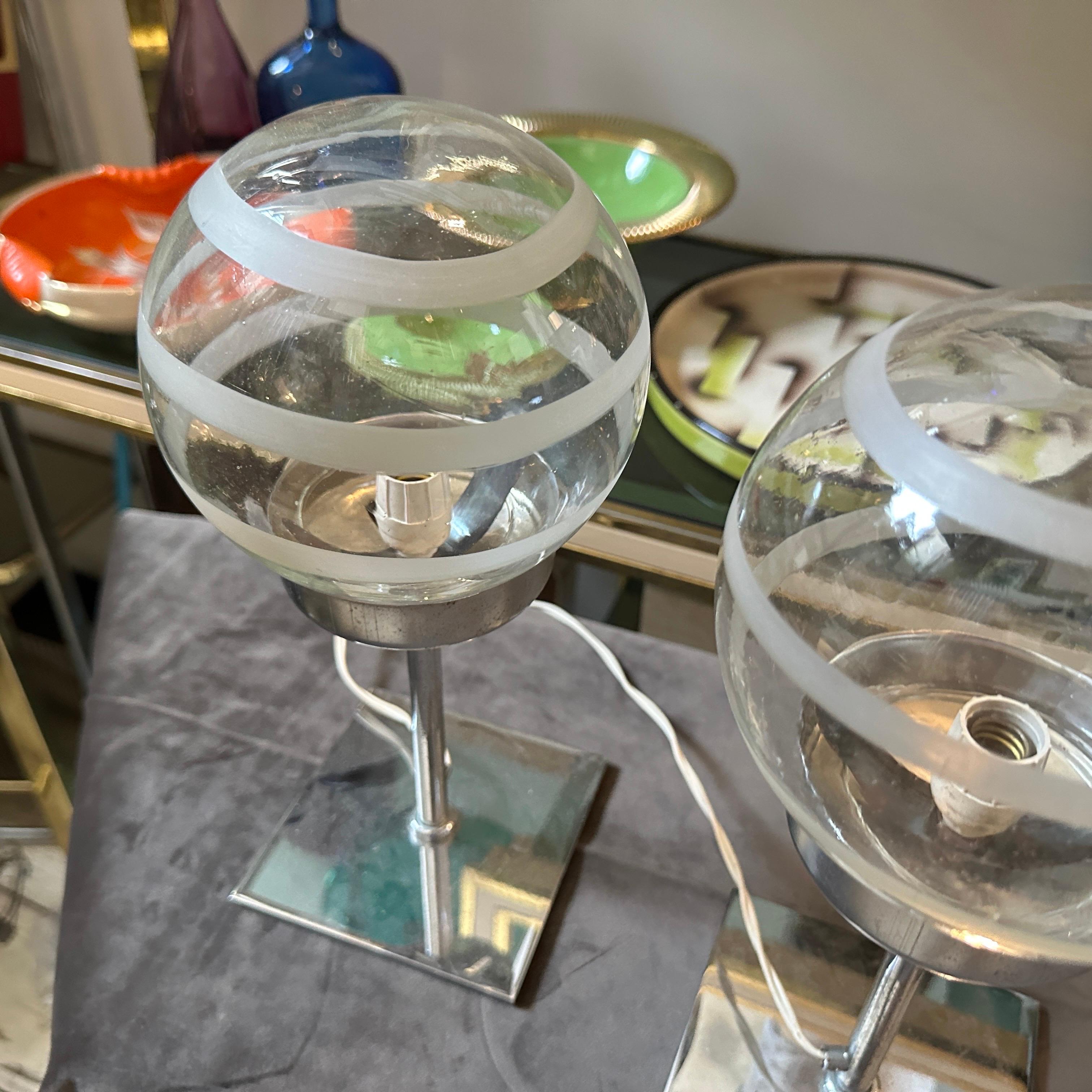 Two 1970s Space Age Clear and White Murano Glass Bed Lamps by Mazzega In Good Condition For Sale In Aci Castello, IT