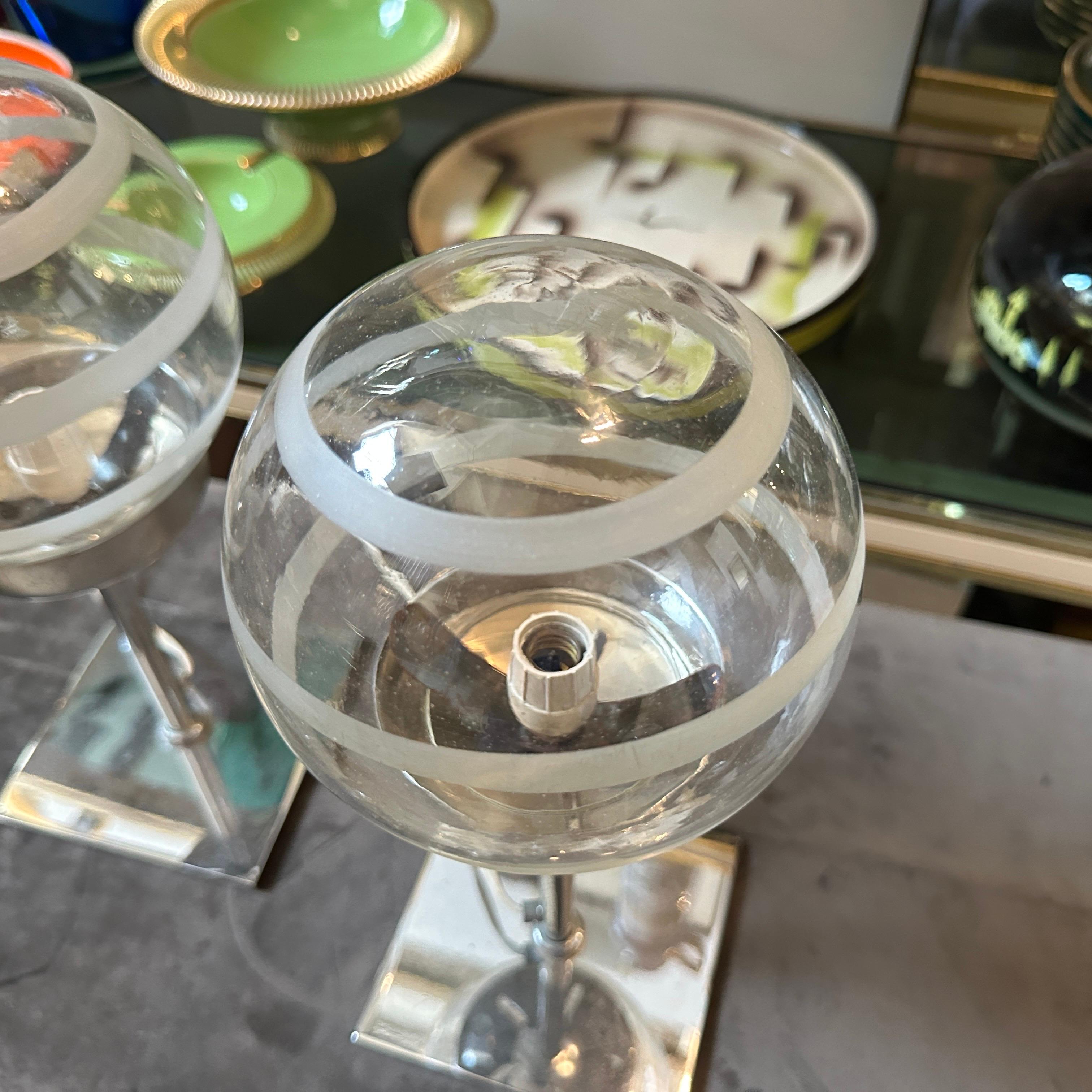 Two 1970s Space Age Clear and White Murano Glass Bed Lamps by Mazzega For Sale 1