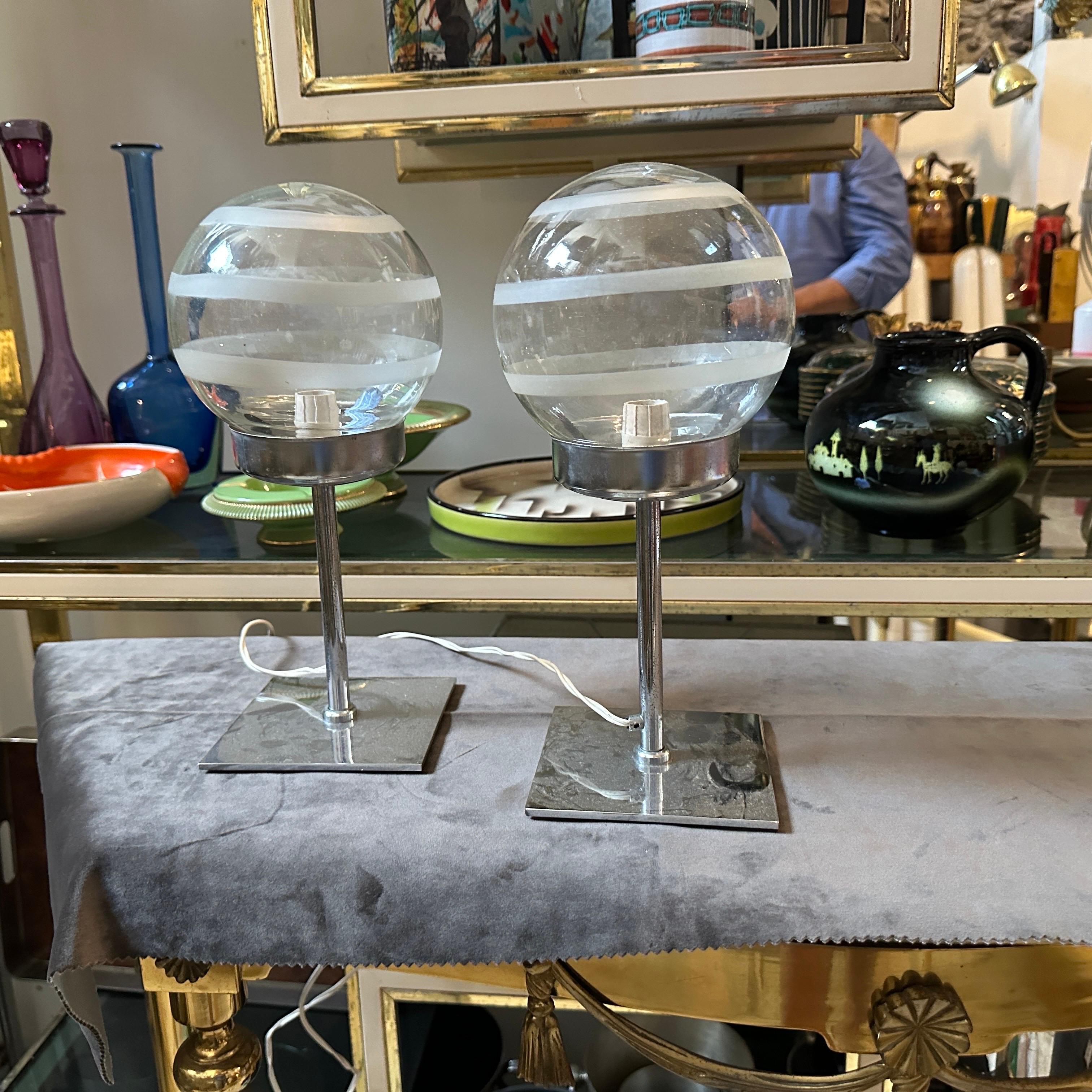 Two 1970s Space Age Clear and White Murano Glass Bed Lamps by Mazzega For Sale 3