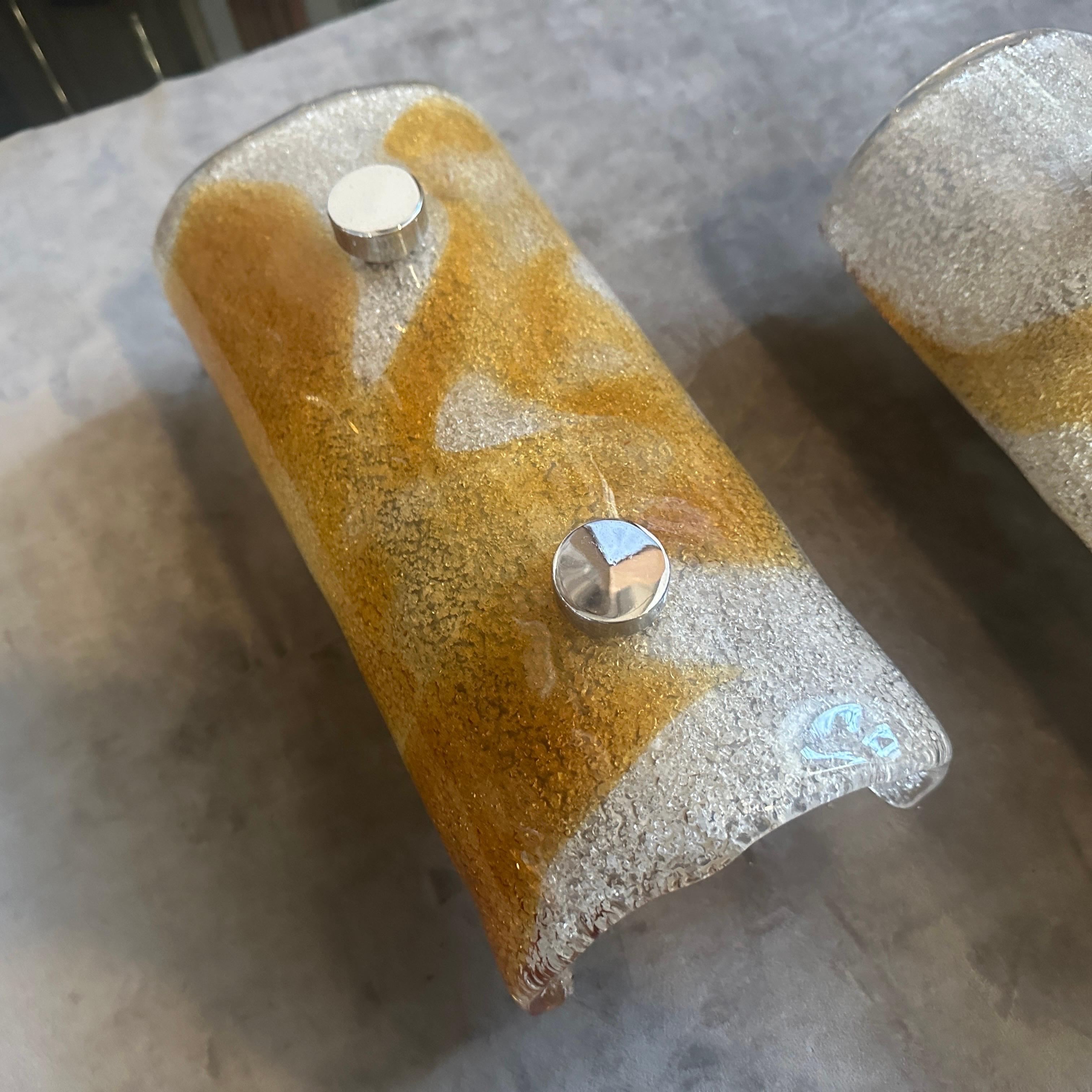 Due lampade da parete italiane degli anni '70 in vetro di Murano bianco e marrone e acciaio, di tipo Space Age in vendita 8