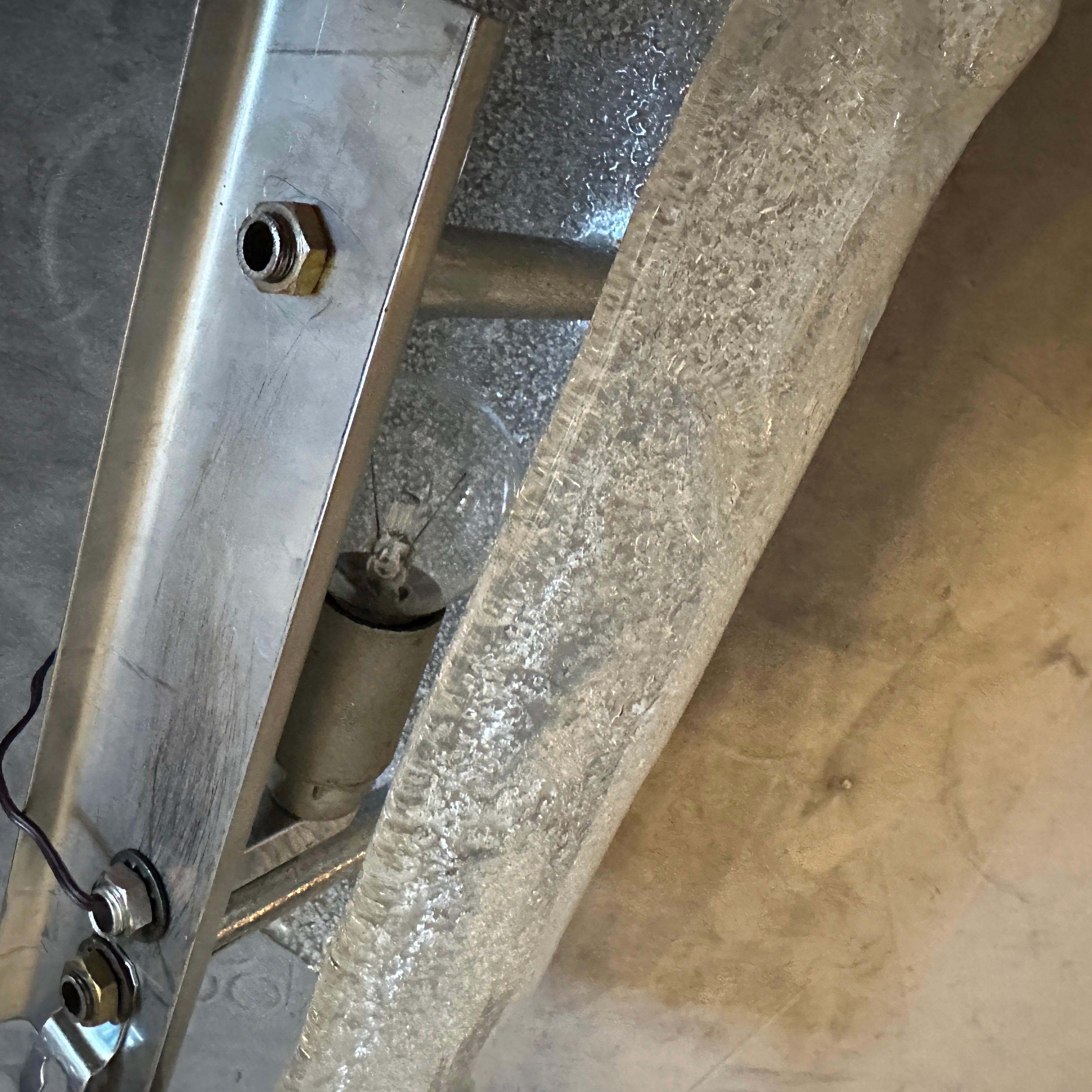 Dos Apliques de Pared Italianos de Cristal de Murano Pulegoso Blanco y Acero de la Space Age de los años 70 en venta 1