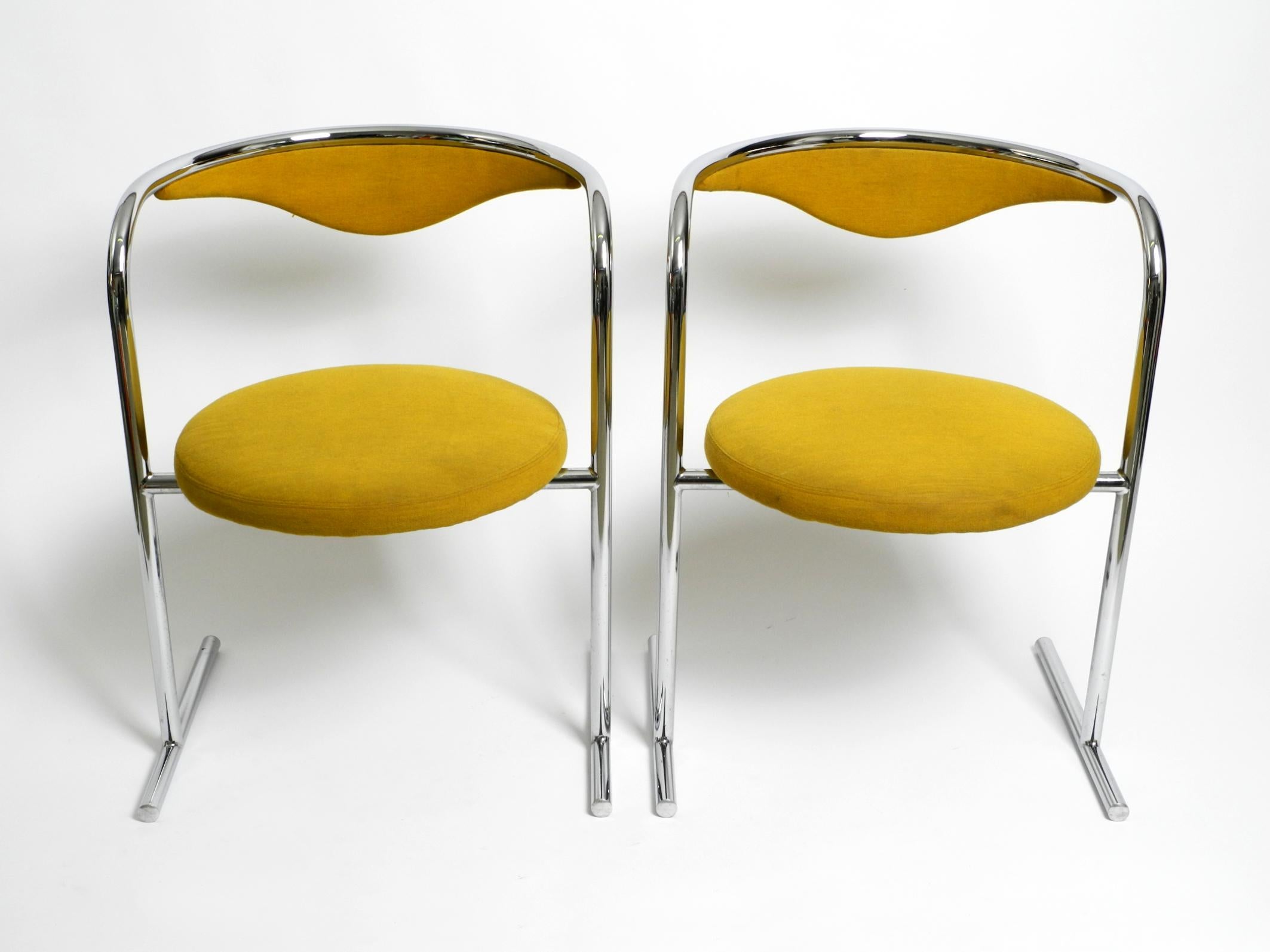 Autrichien Deux chaises tubulaires rembourrées en acier des années 1970 par Hanno von Gustedt pour Thonet en vente