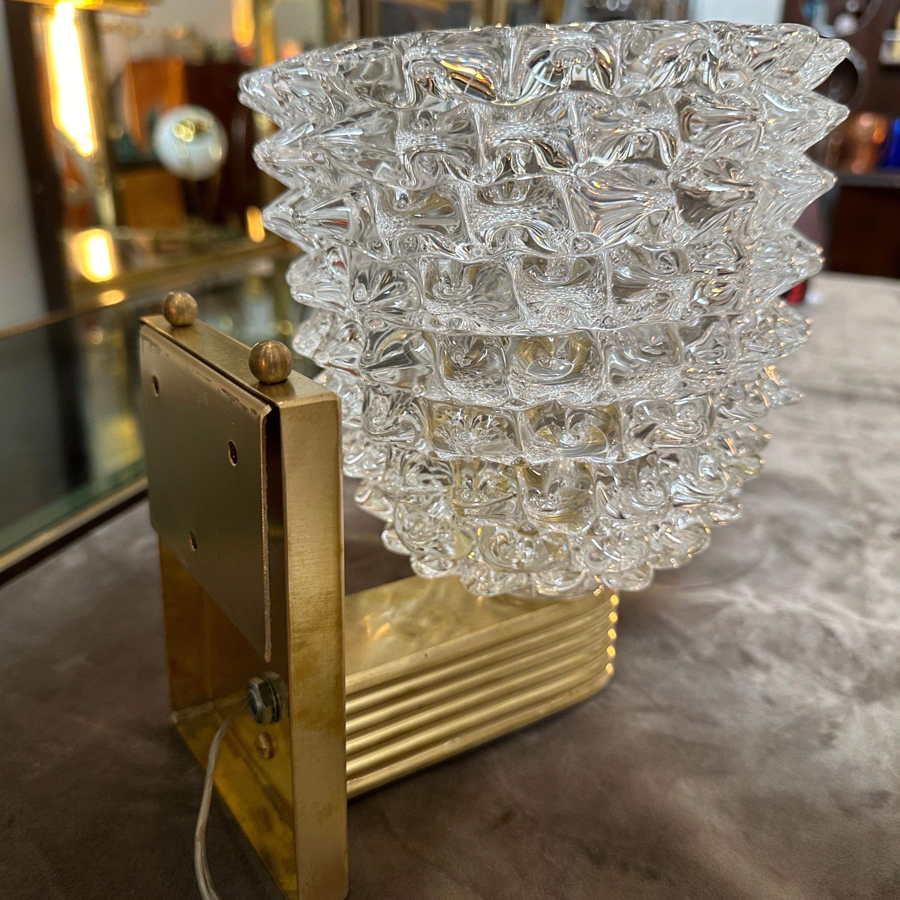 Two 1980 Barovier Style Mid-Century Modern Brass and Rostrato Glass Wall Sconces In Good Condition For Sale In Aci Castello, IT