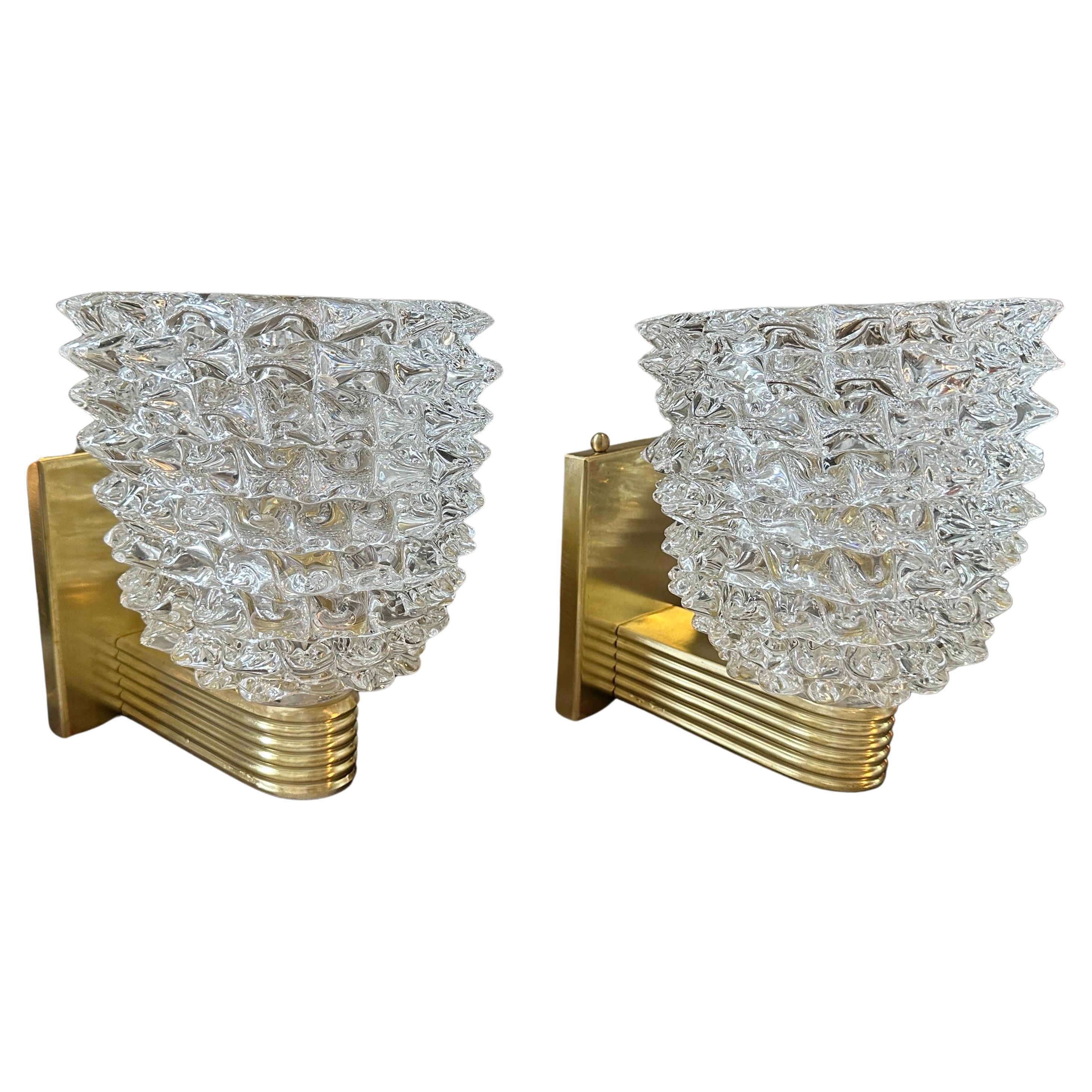 Two 1980 Barovier Style Mid-Century Modern Brass and Rostrato Glass Wall Sconces For Sale