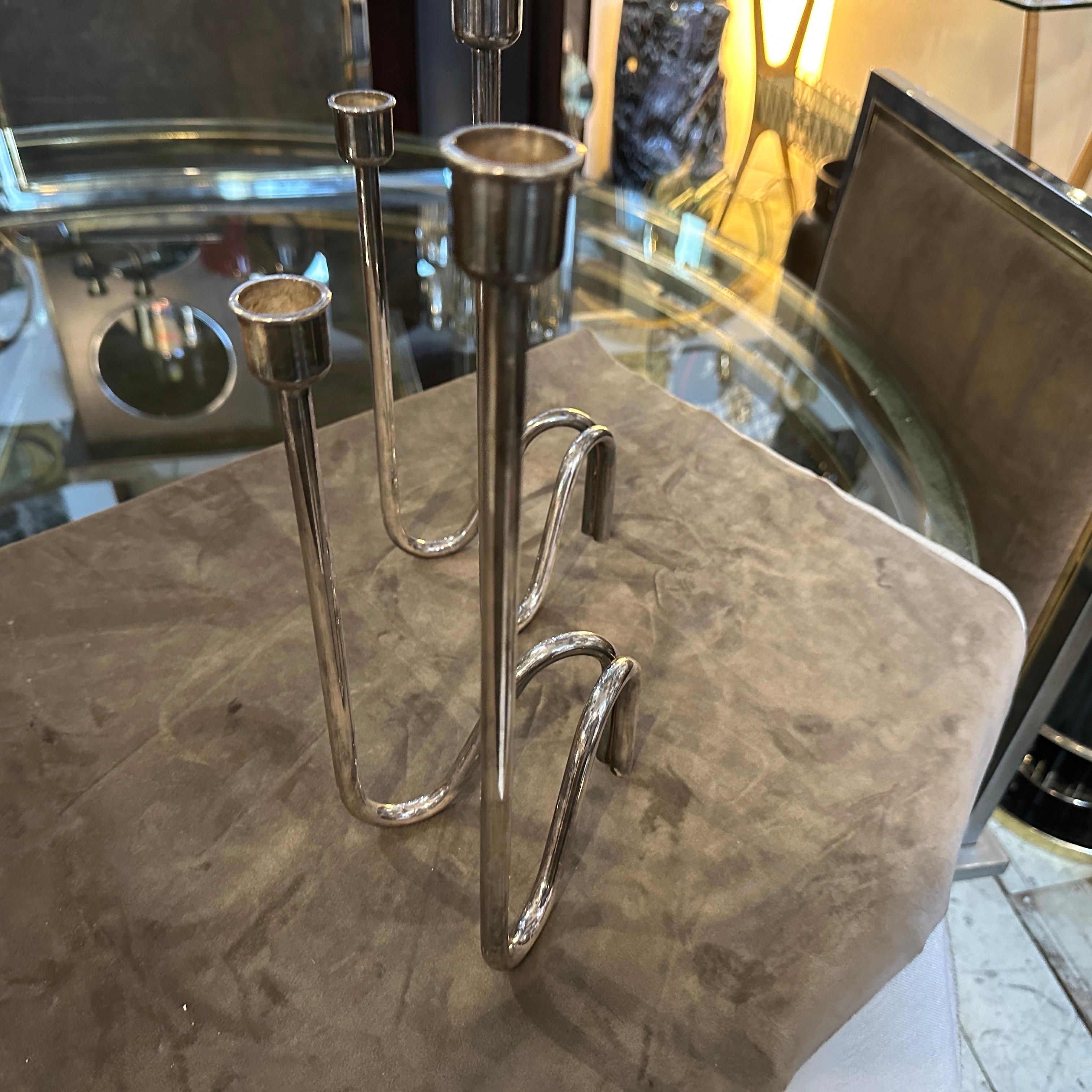 Minimalismo Due iconici candelabri minimalisti Lino Sabattini degli anni '80 placcati in argento in vendita