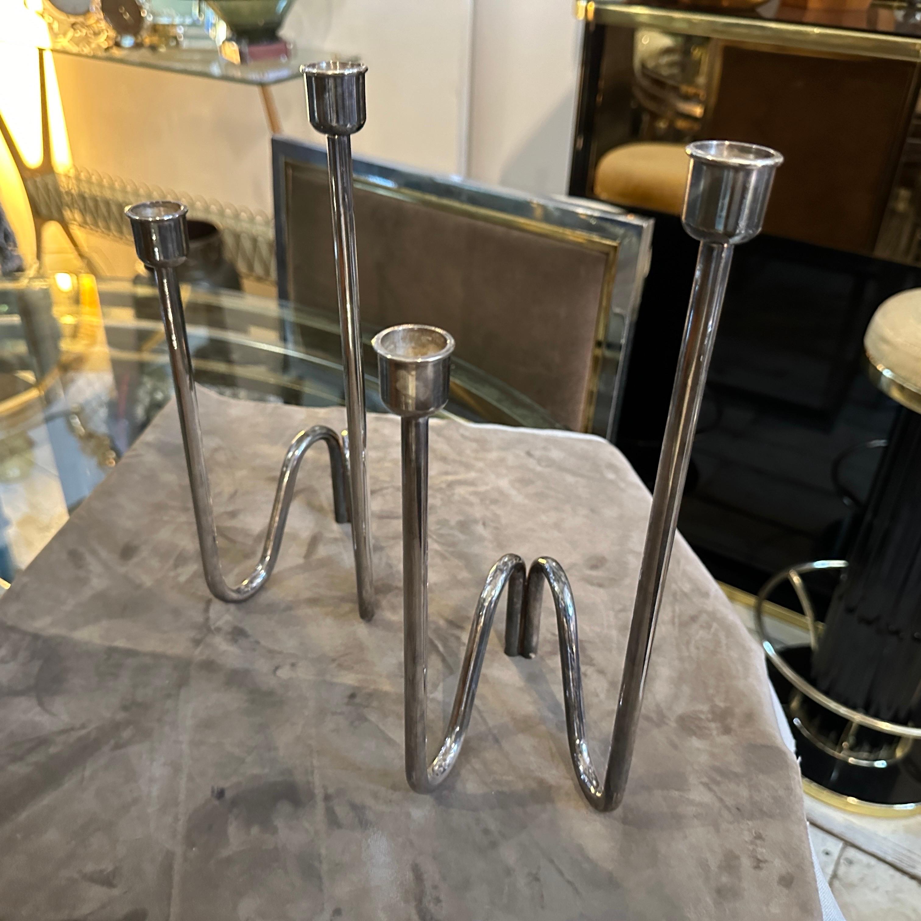 Due iconici candelabri minimalisti Lino Sabattini degli anni '80 placcati in argento In condizioni buone in vendita a Aci Castello, IT