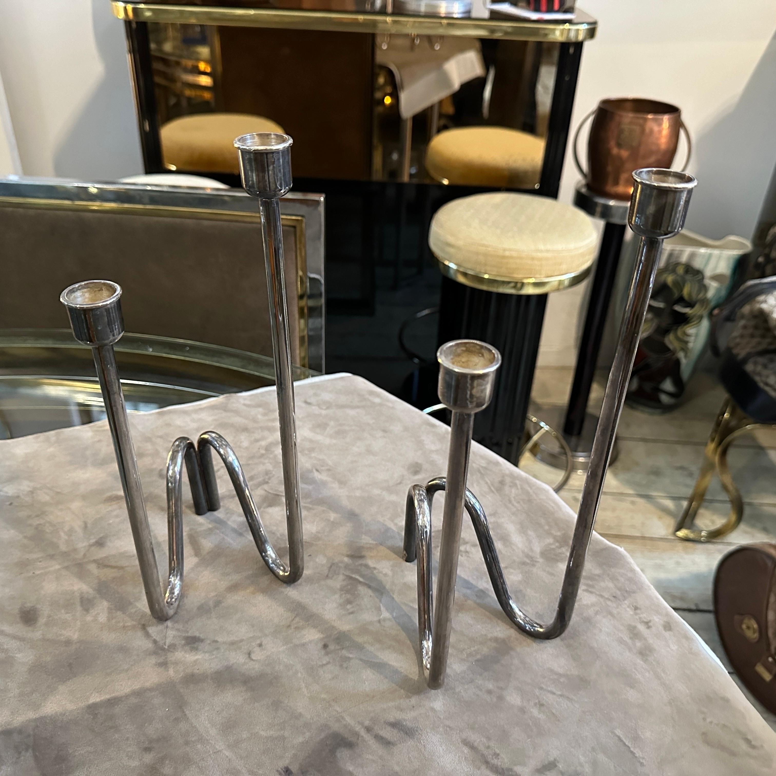 XX secolo Due iconici candelabri minimalisti Lino Sabattini degli anni '80 placcati in argento in vendita