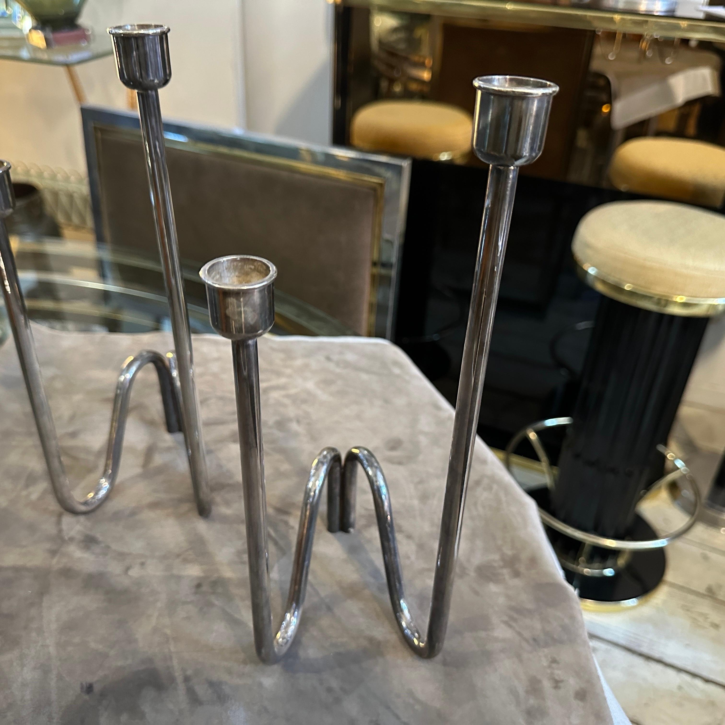 Placcato argento Due iconici candelabri minimalisti Lino Sabattini degli anni '80 placcati in argento in vendita