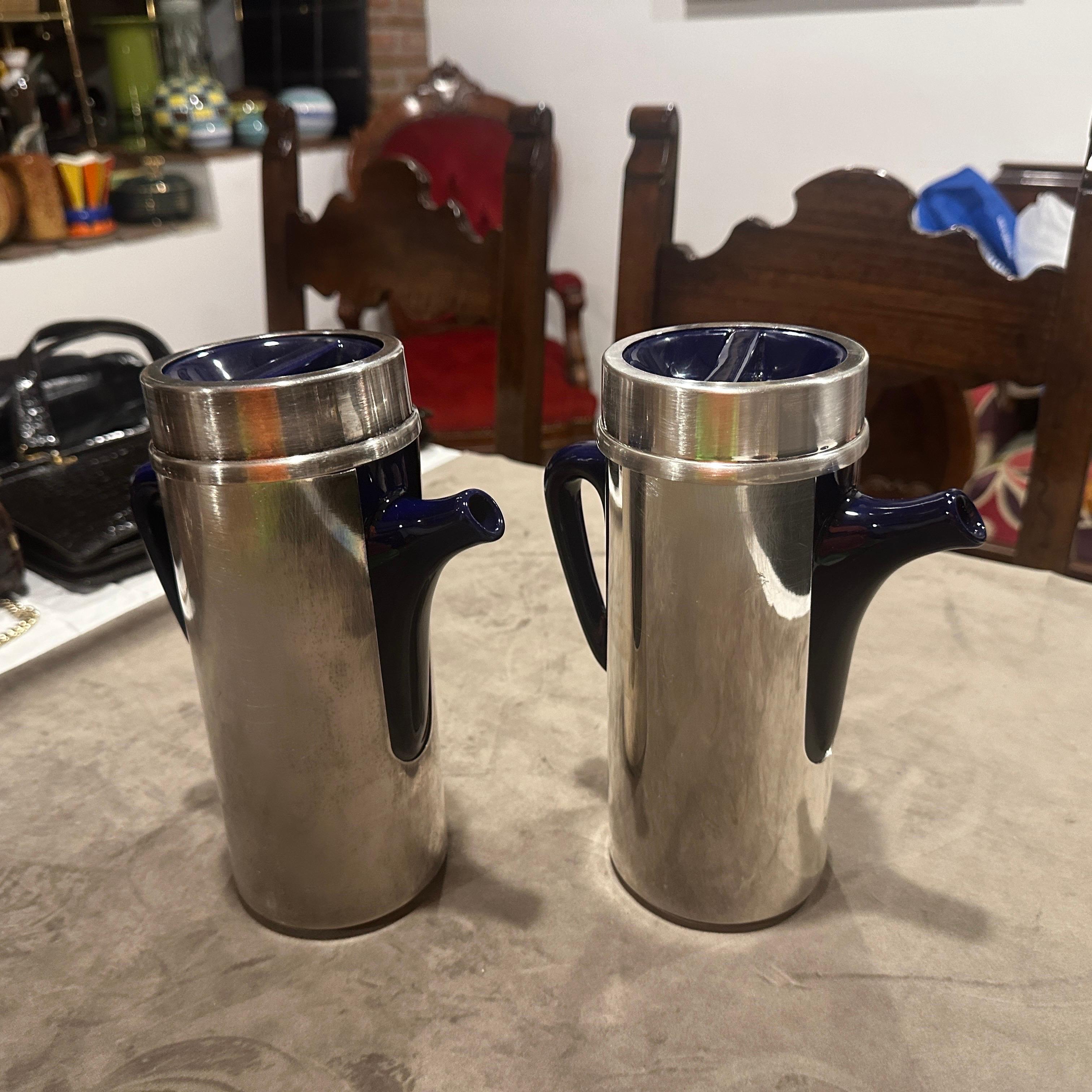 Deux pots à café en métal argenté et céramique bleue de style Lino Sabattini des années 1980 en vente 5