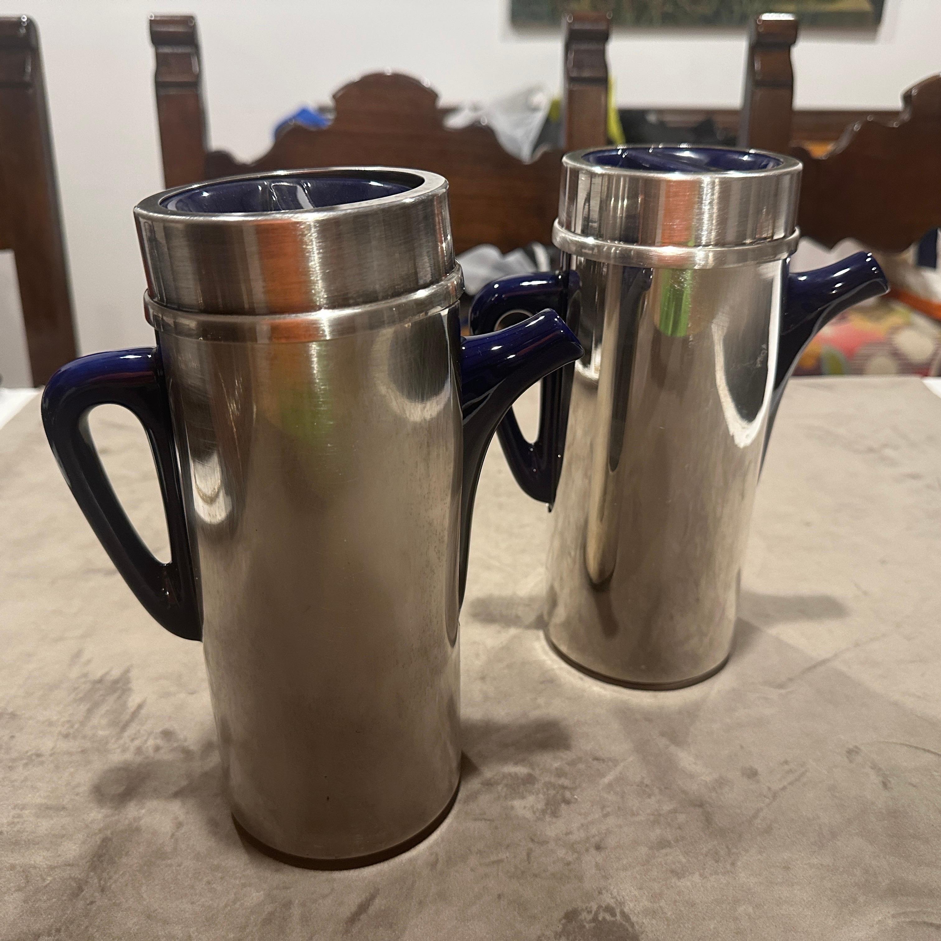 Deux pots à café en métal argenté et céramique bleue de style Lino Sabattini des années 1980 en vente 7