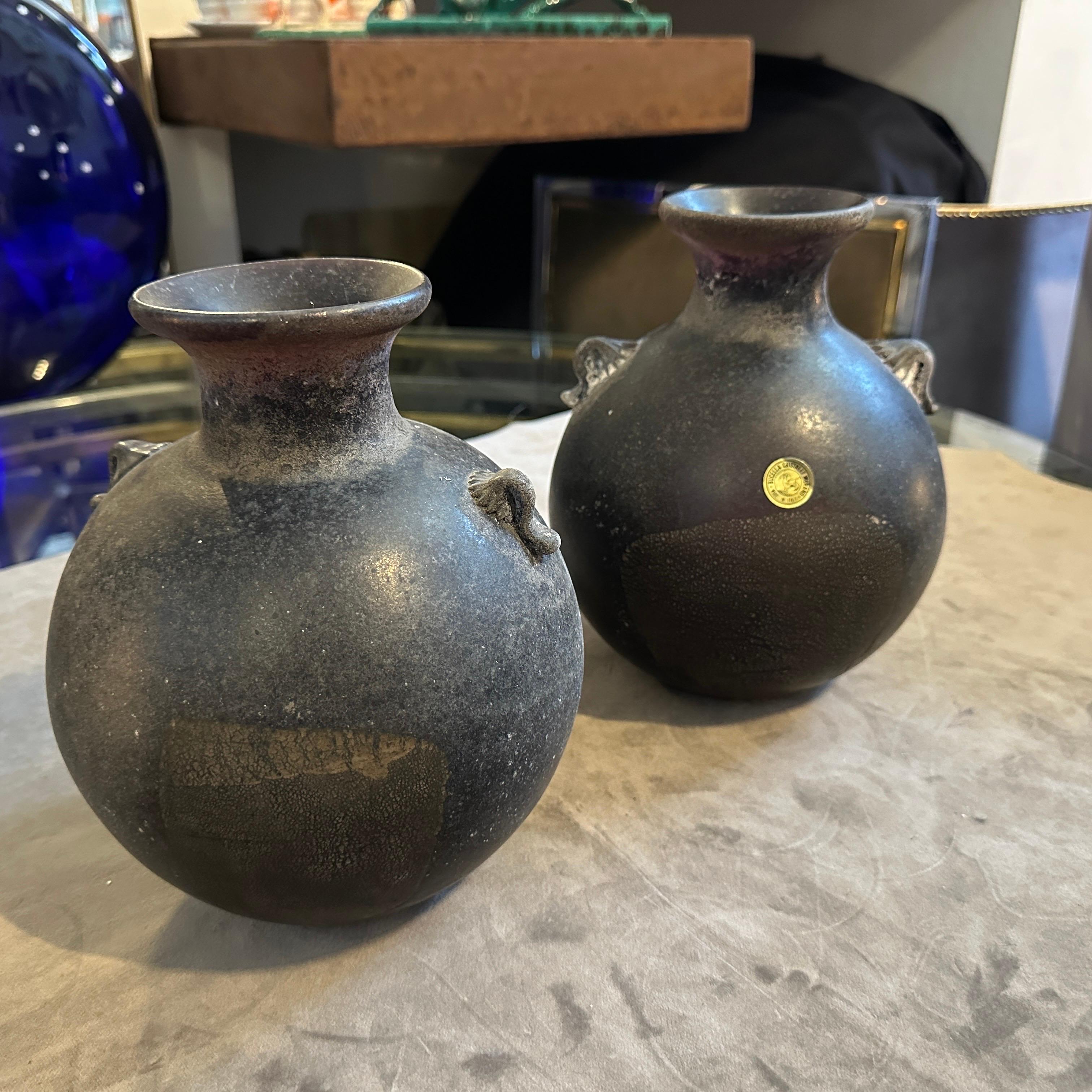 Dos jarrones modernos de cristal de Murano Scavo negro y dorado de los años 80, de Bucella Cristalli en venta 3