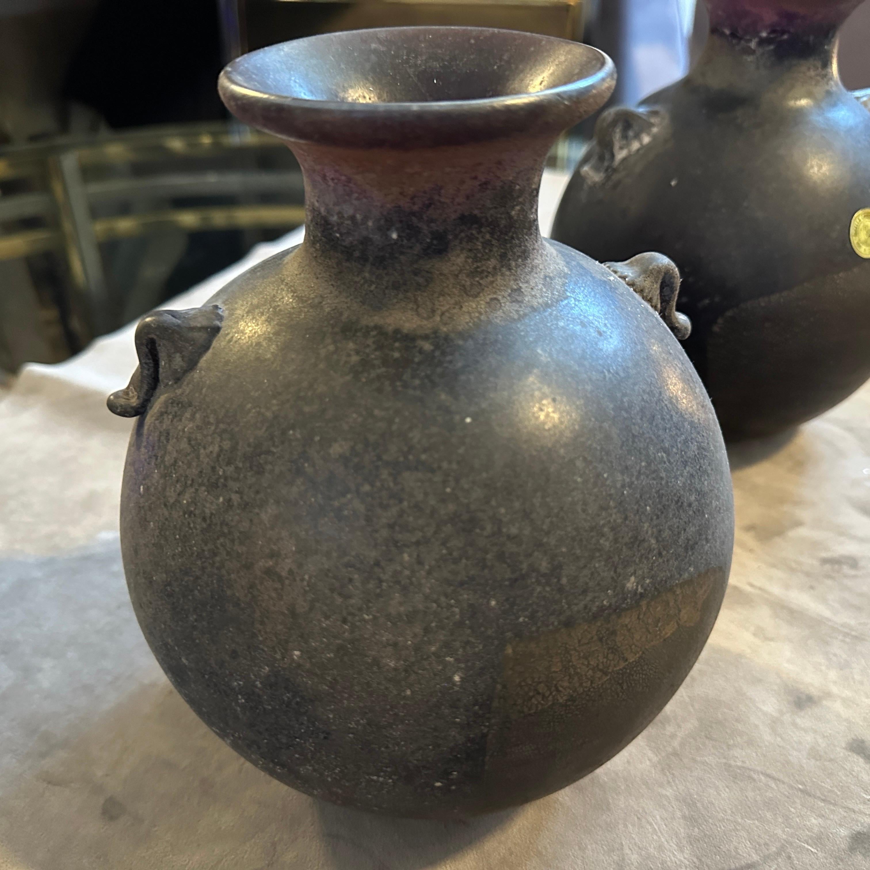 Dos jarrones modernos de cristal de Murano Scavo negro y dorado de los años 80, de Bucella Cristalli en venta 11
