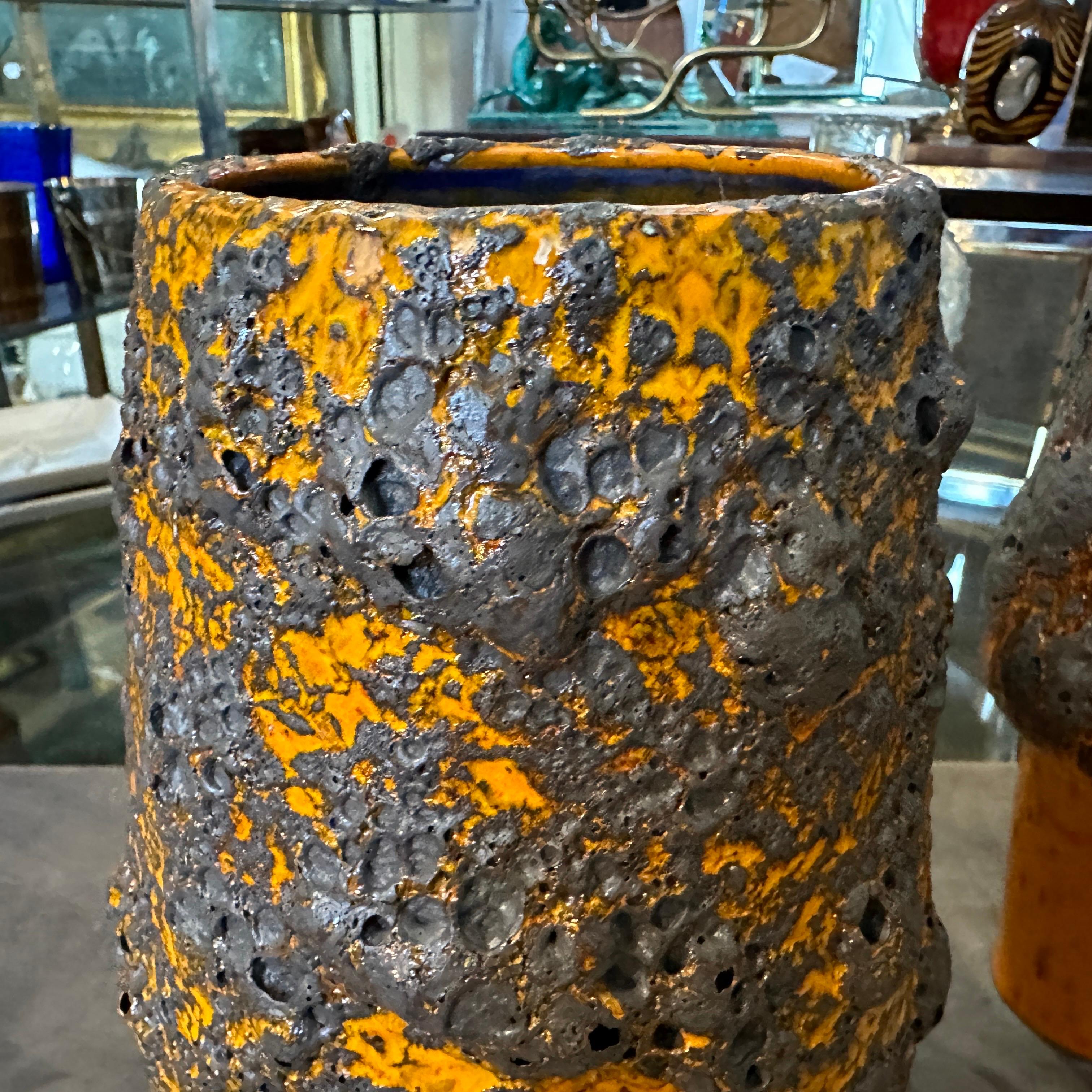Due vasi tedeschi modernisti in ceramica lavica arancione e nera degli anni '80 in vendita 2