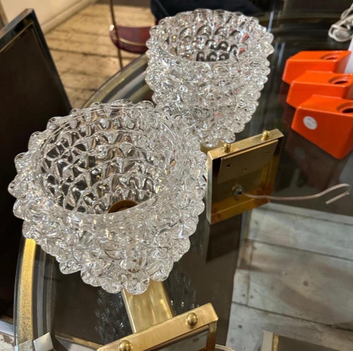 Zwei moderne Wandleuchter aus Messing und Rostrato-Glas im Barovier-Stil aus der Mitte des Jahrhunderts, 1990 (20. Jahrhundert) im Angebot