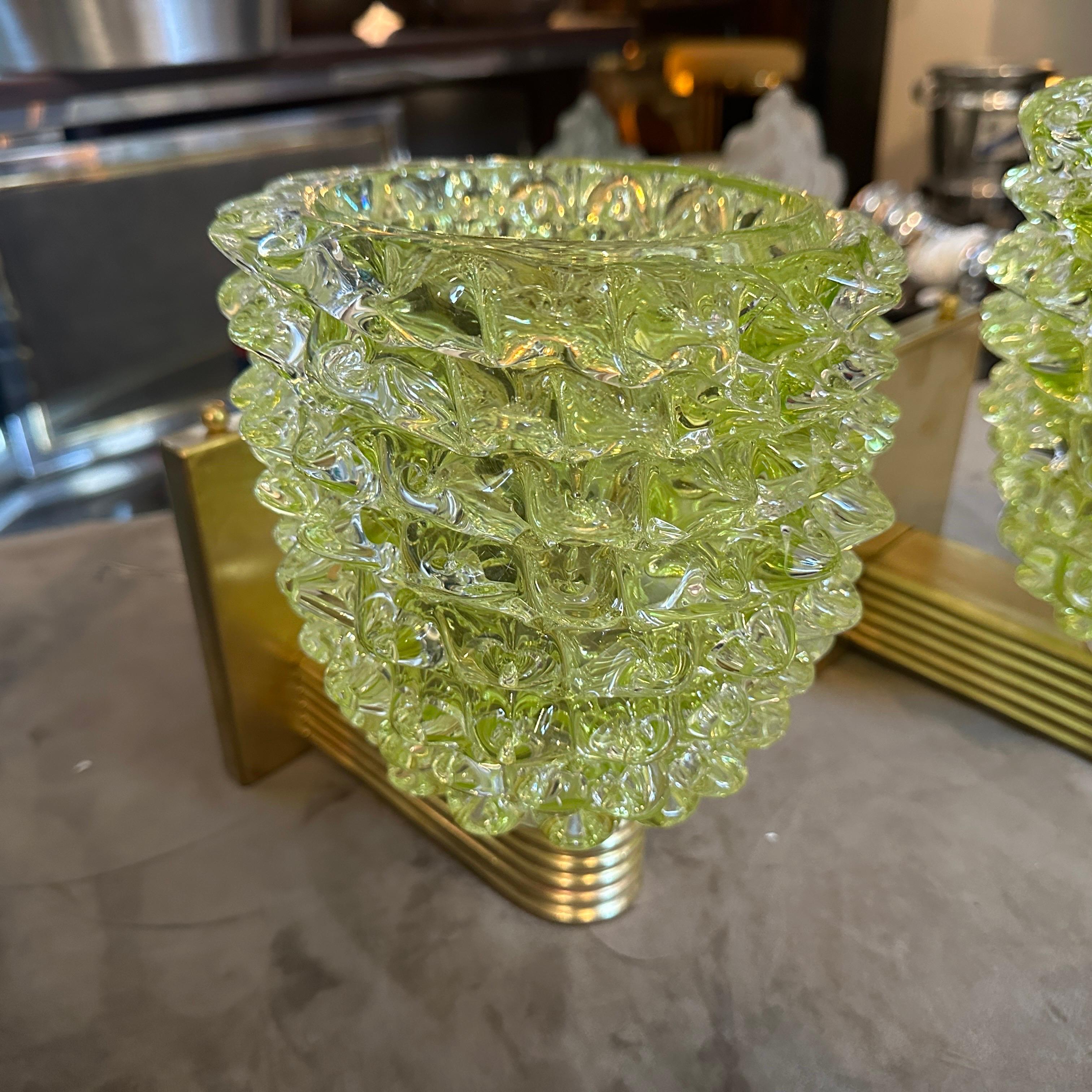 Zwei 1990er Jahre Barovier-Stil Art Deco  Wandleuchter aus grünem Muranoglas Rostrato (Handgefertigt) im Angebot