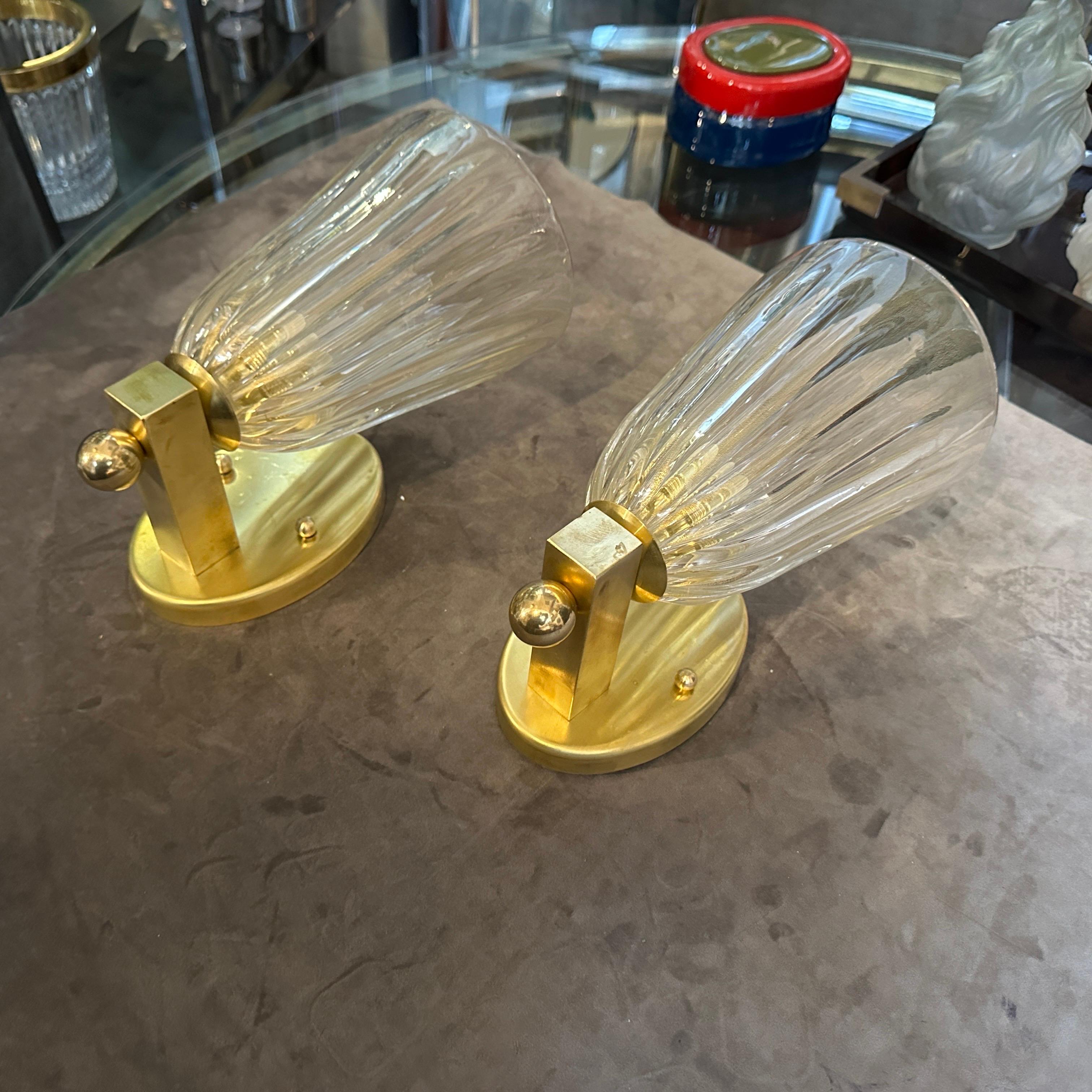 Due lampade da parete in vetro di Murano e ottone in stile Barovier anni '90 e metà del secolo scorso 3