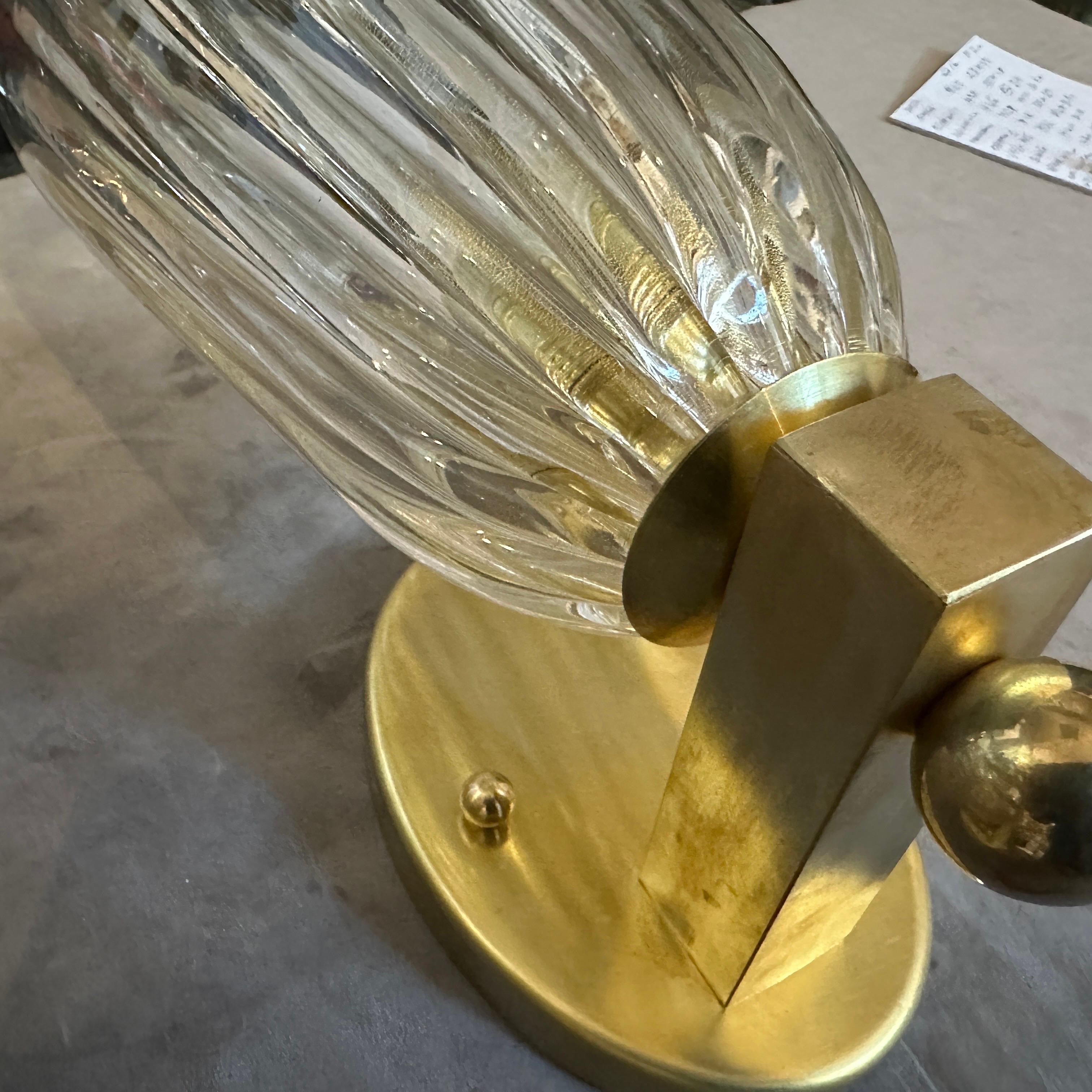 Due lampade da parete in vetro di Murano e ottone in stile Barovier anni '90 e metà del secolo scorso 4