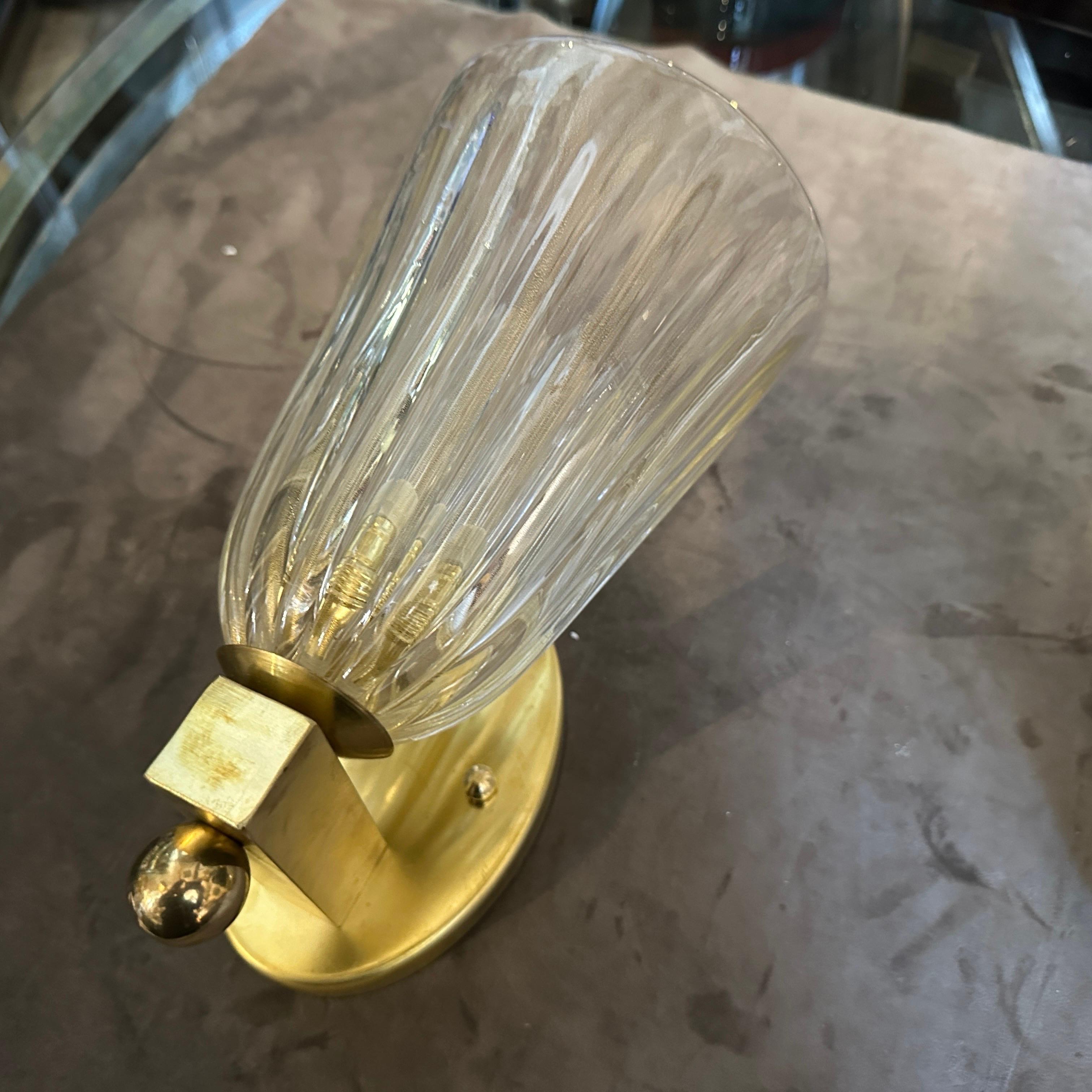 Due lampade da parete in vetro di Murano e ottone in stile Barovier anni '90 e metà del secolo scorso In condizioni ottime a Aci Castello, IT