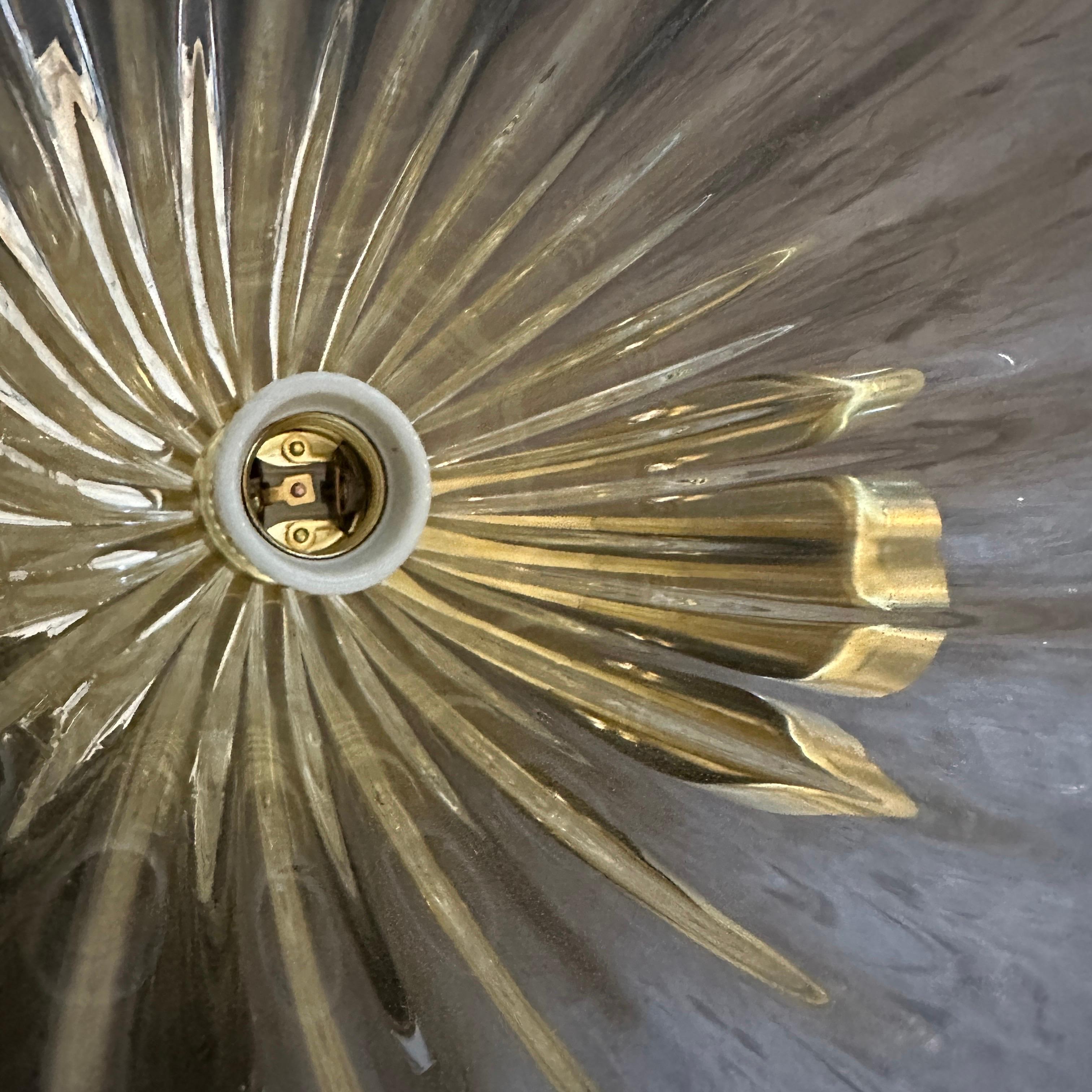 Due lampade da parete in vetro di Murano e ottone in stile Barovier anni '90 e metà del secolo scorso 1
