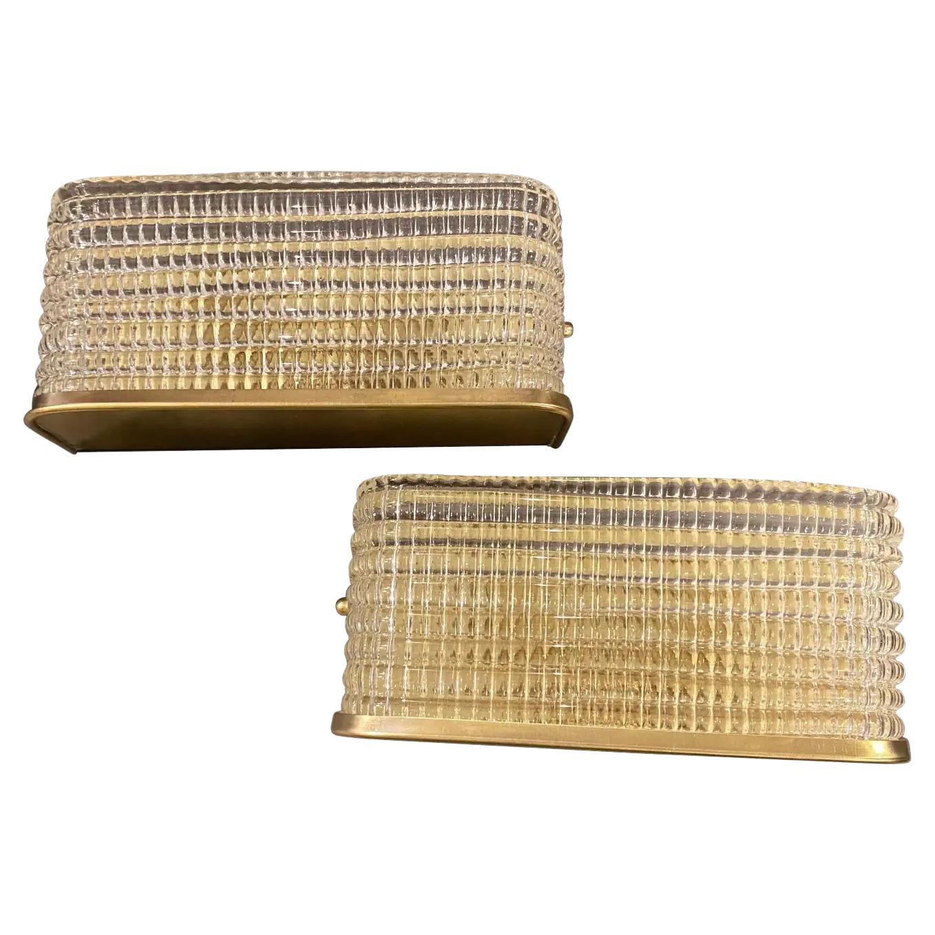 Due lampade da parete rettangolari in ottone e vetro della modernità di metà secolo degli anni '90