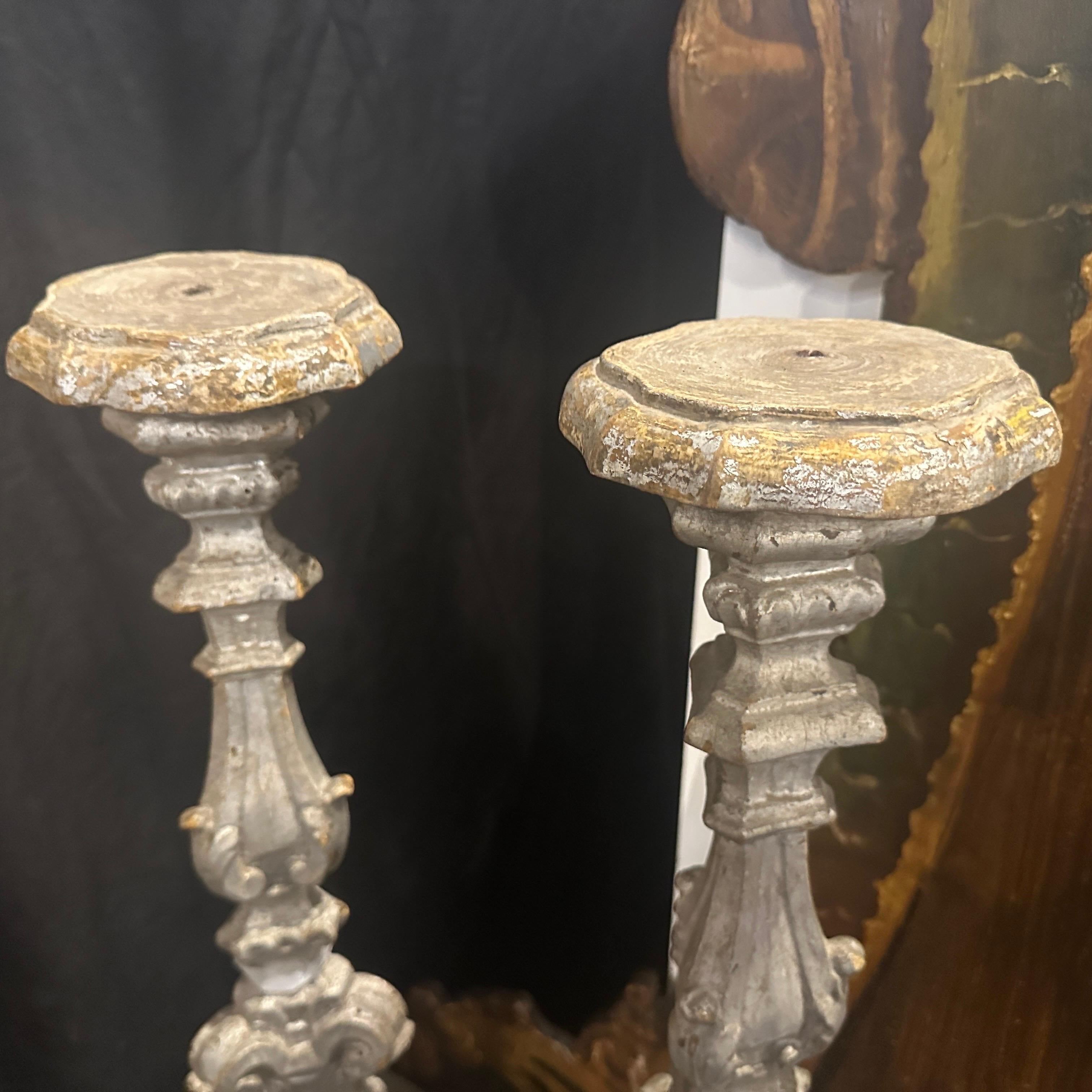Deux torchères siciliennes en bois argenté de style néo-baroque du XIXe siècle en vente 9