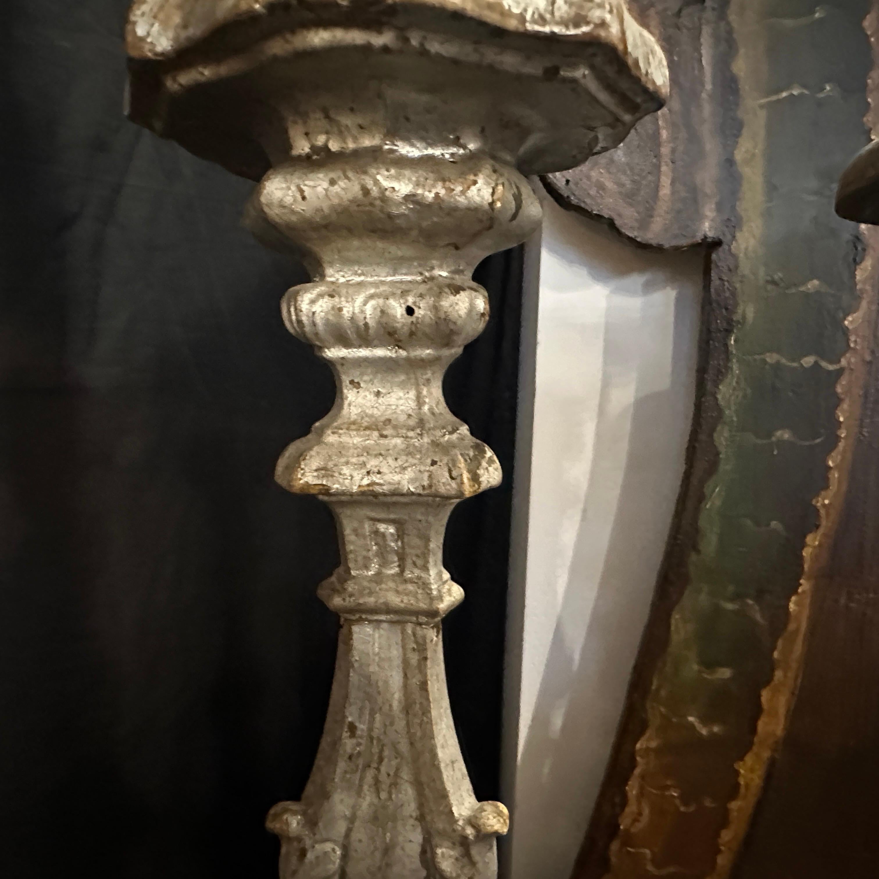 Néo-baroque Deux torchères siciliennes en bois argenté de style néo-baroque du XIXe siècle en vente
