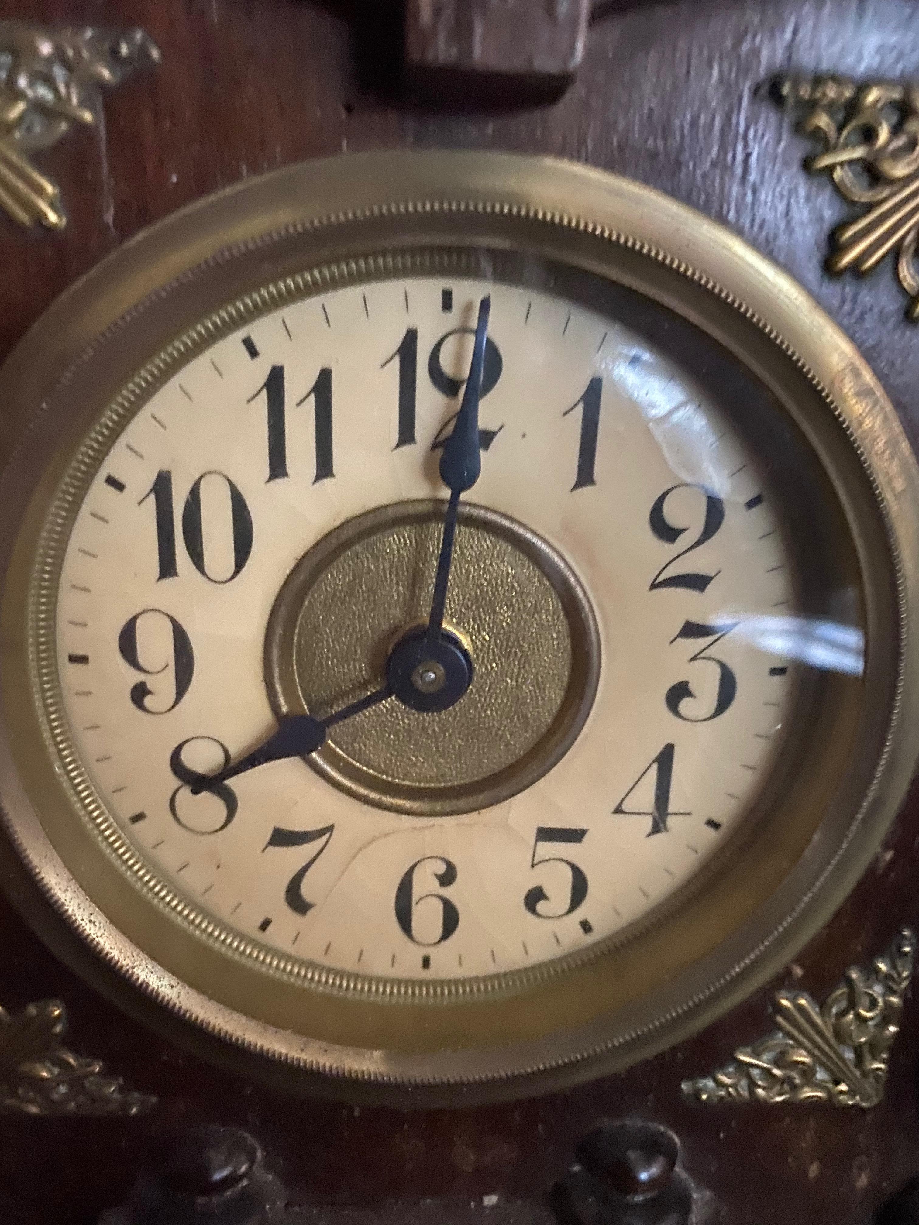 Zwei Schwarzwälder Uhren aus dem 19. Jahrhundert, großartige Form, tolle alte Farbe/Patina. im Angebot 2