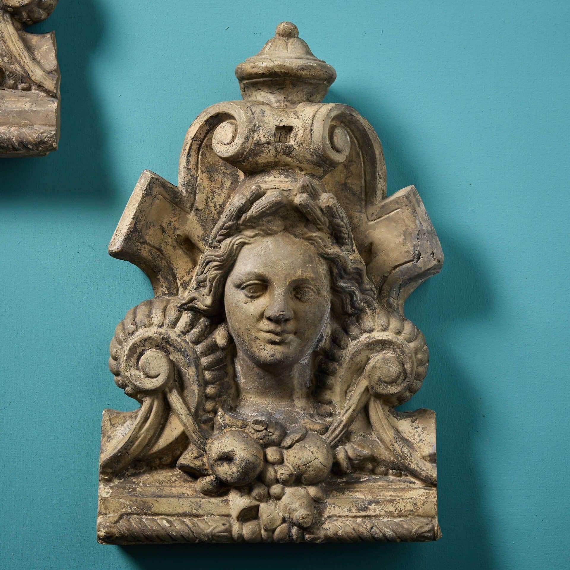 Zwei Wandbehänge aus Buff Terracotta aus dem 19. (Georgian) im Angebot