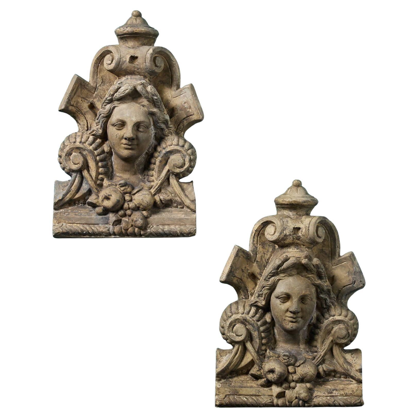 Zwei Wandbehänge aus Buff Terracotta aus dem 19. im Angebot