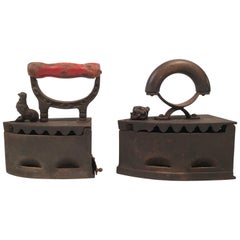 Deux fers à charbon en fonte du 19ème siècle