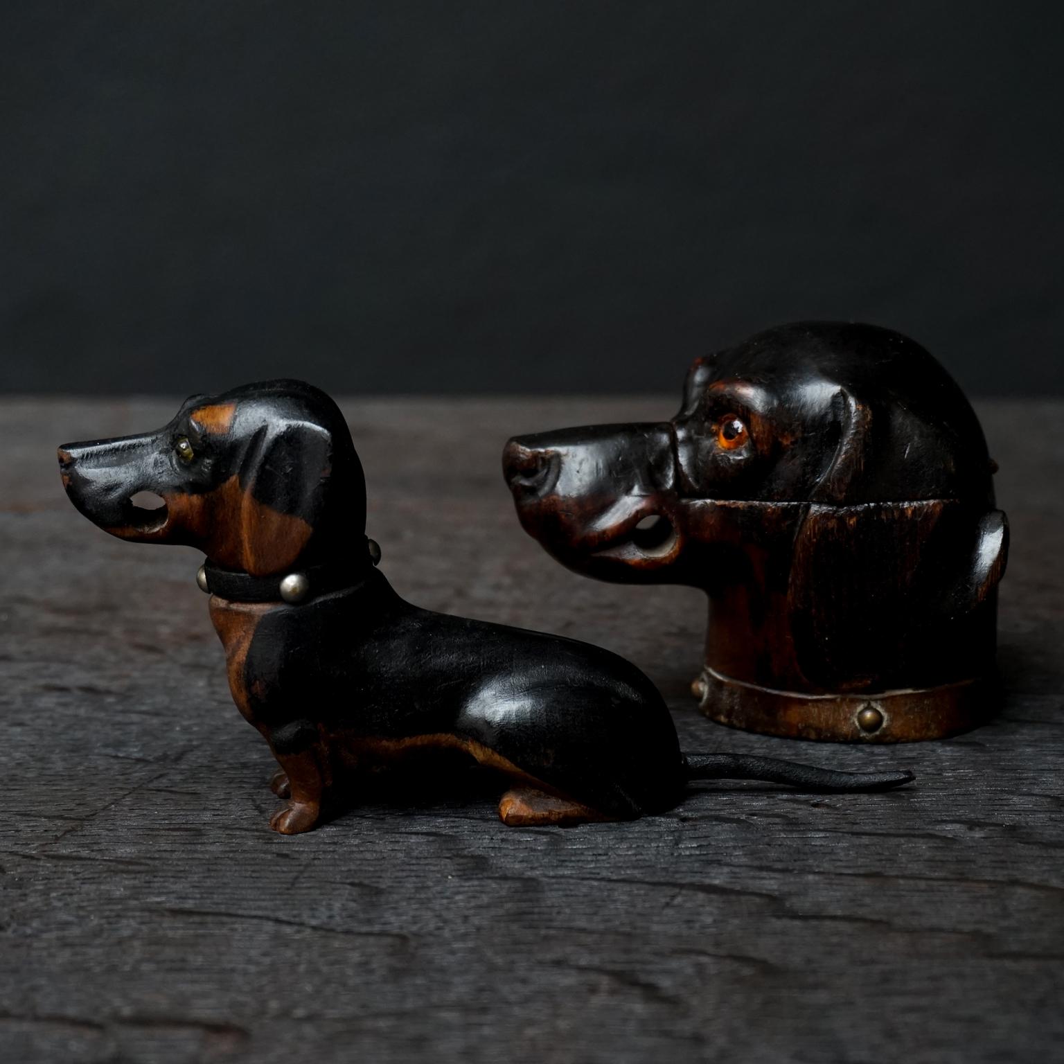 Two 19th Century English Walnut Carved Victorian Dachshund Wiener Dog Inkwells In Good Condition For Sale In Haarlem, NL