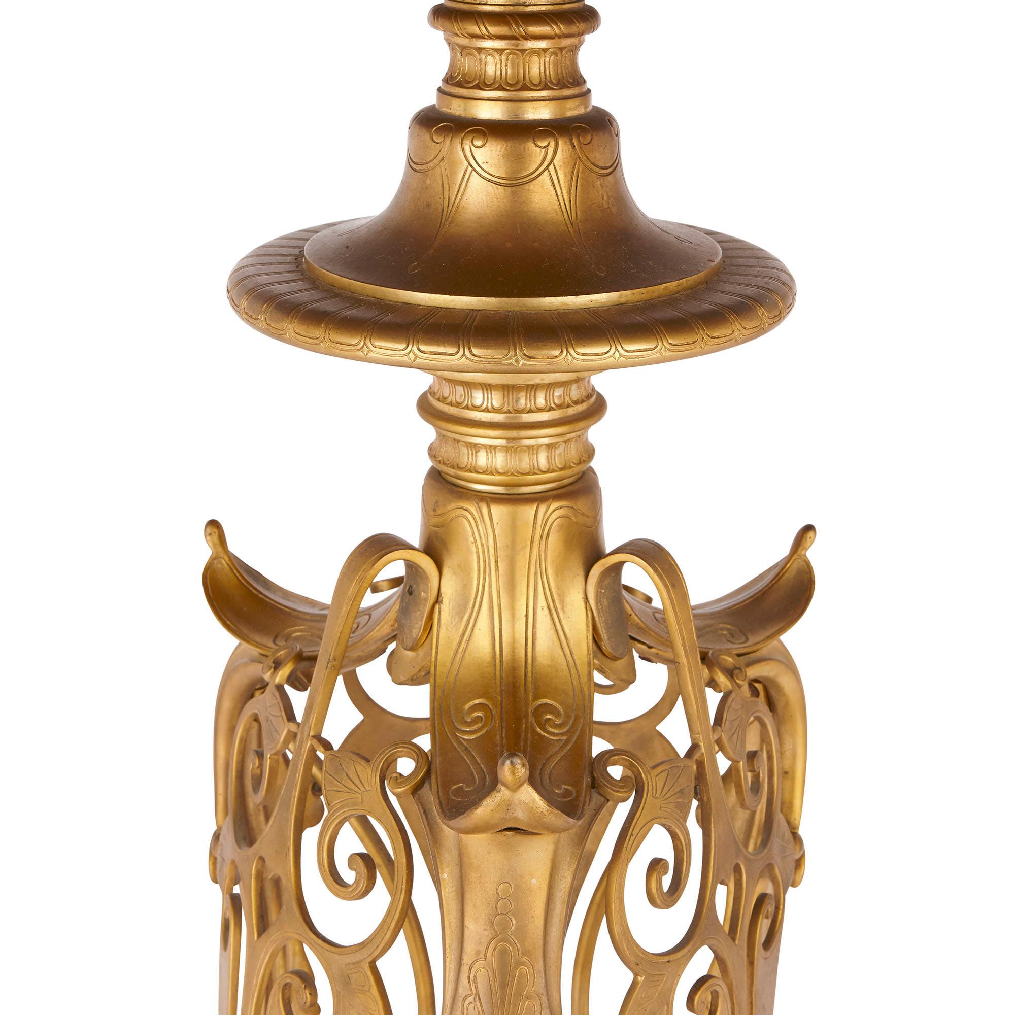 Français Deux tables rondes en bronze doré et marbre de Barbedienne du 19ème siècle en vente
