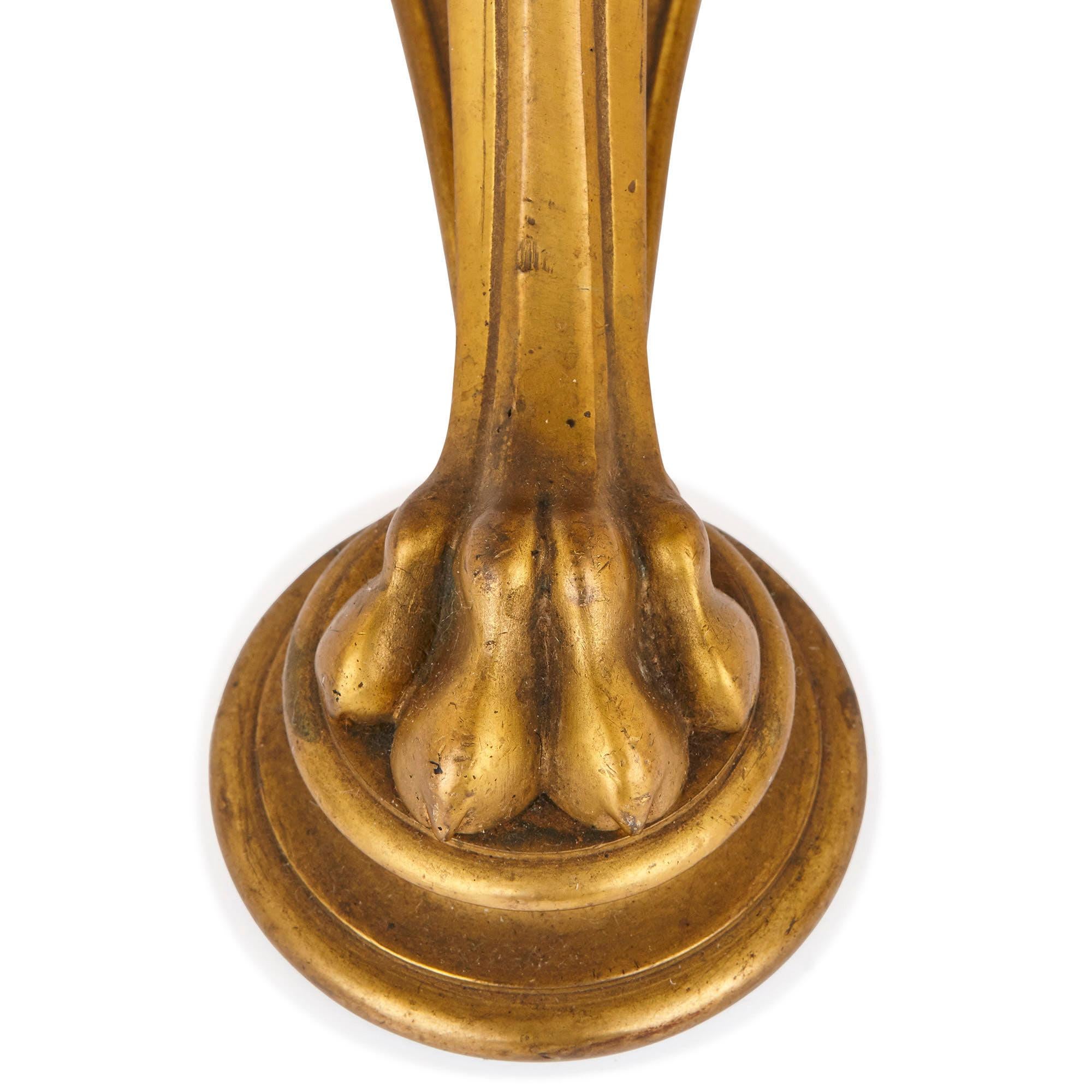 Doré Deux tables rondes en bronze doré et marbre de Barbedienne du 19ème siècle en vente