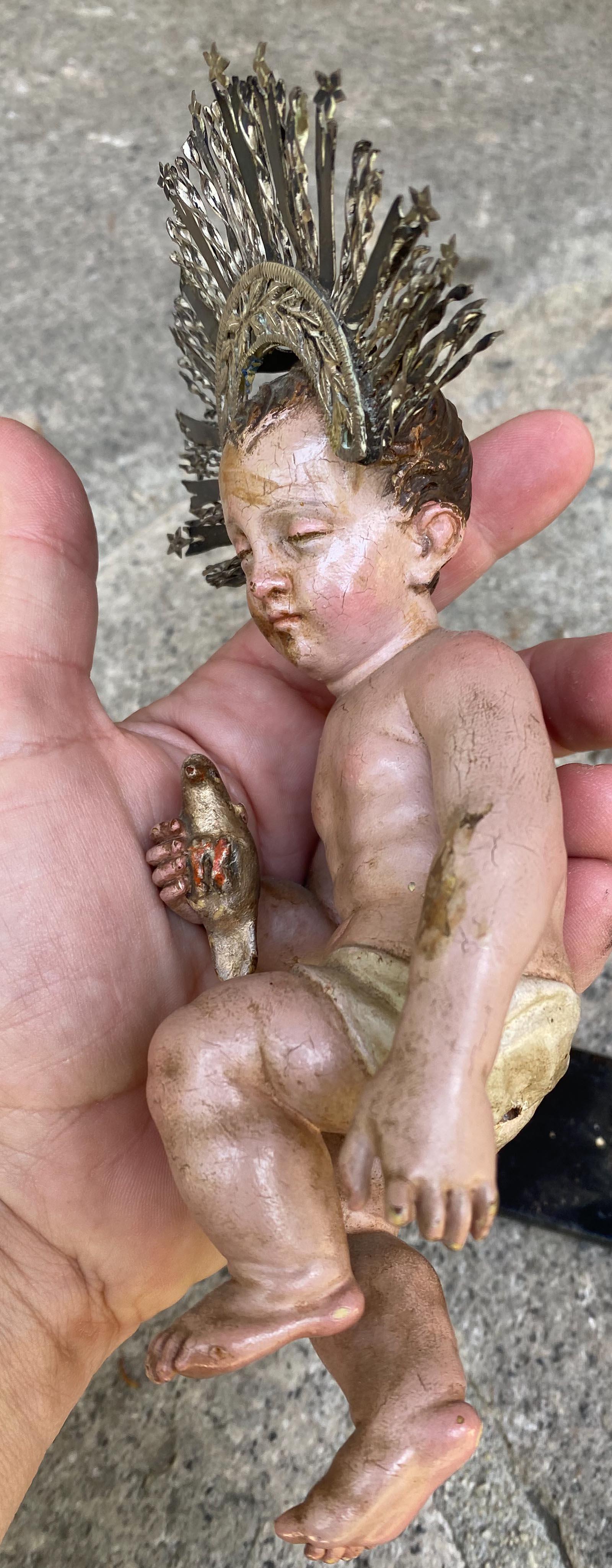 Two 19th Century Polychrome Ninos - Sleeping Holding A Bird For Sale 5