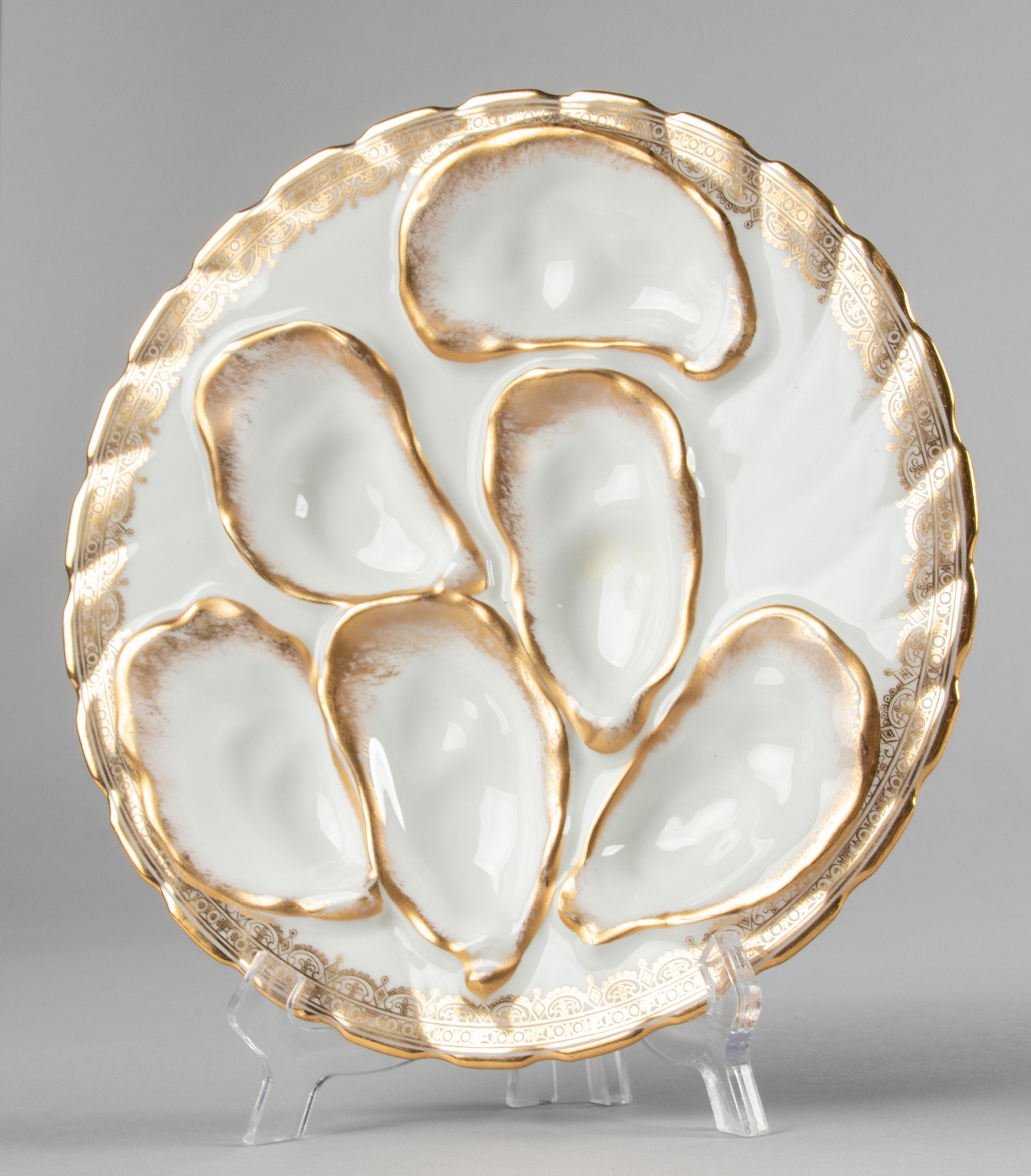 Two 19th Century Porcelain Oyster Plates by Haviland Limoges In Good Condition In Casteren, Noord-Brabant
