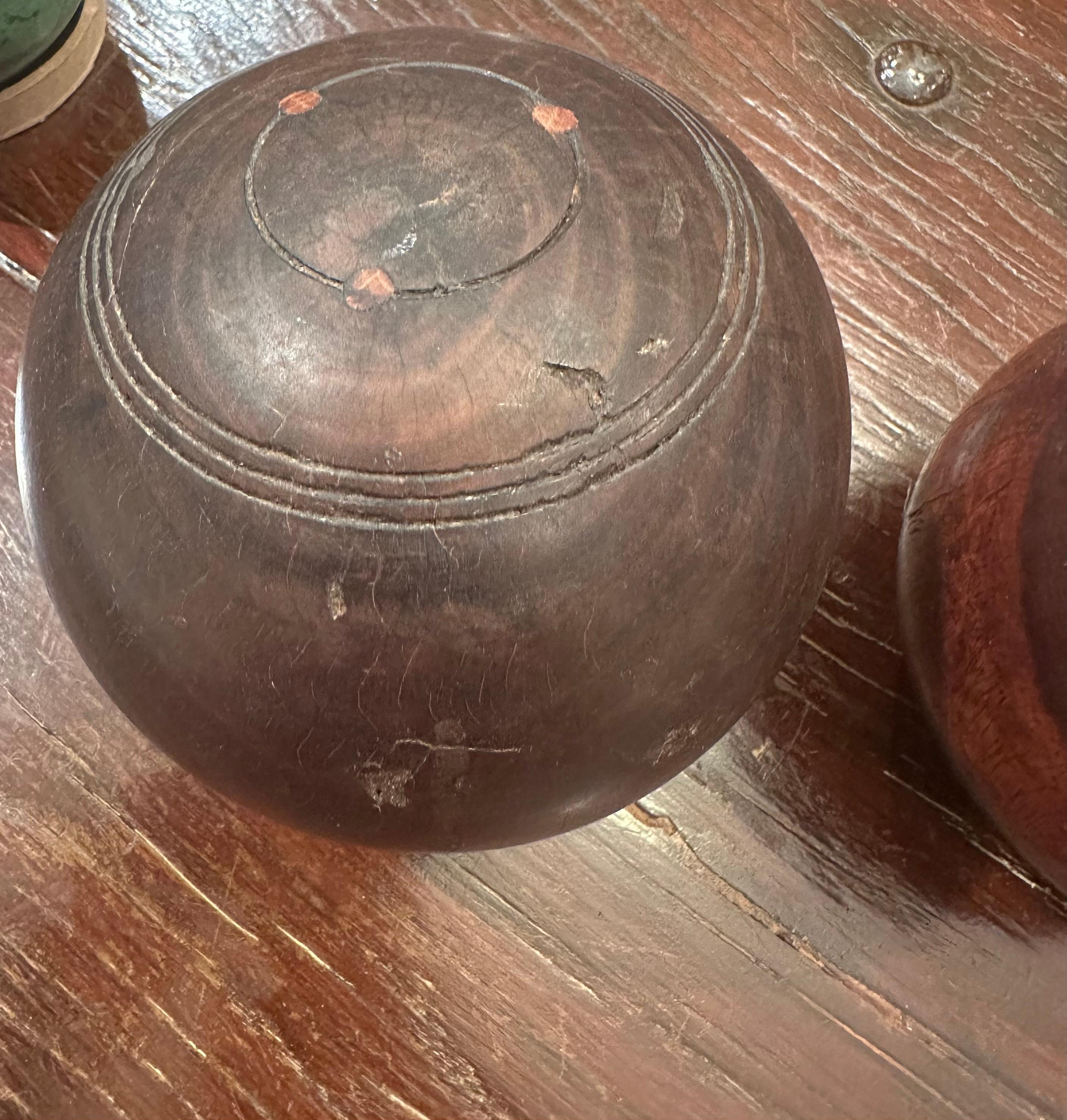 Scozzese Two 19th Century Scottish Lignum Vitae Carpet Lawn Balls. in vendita