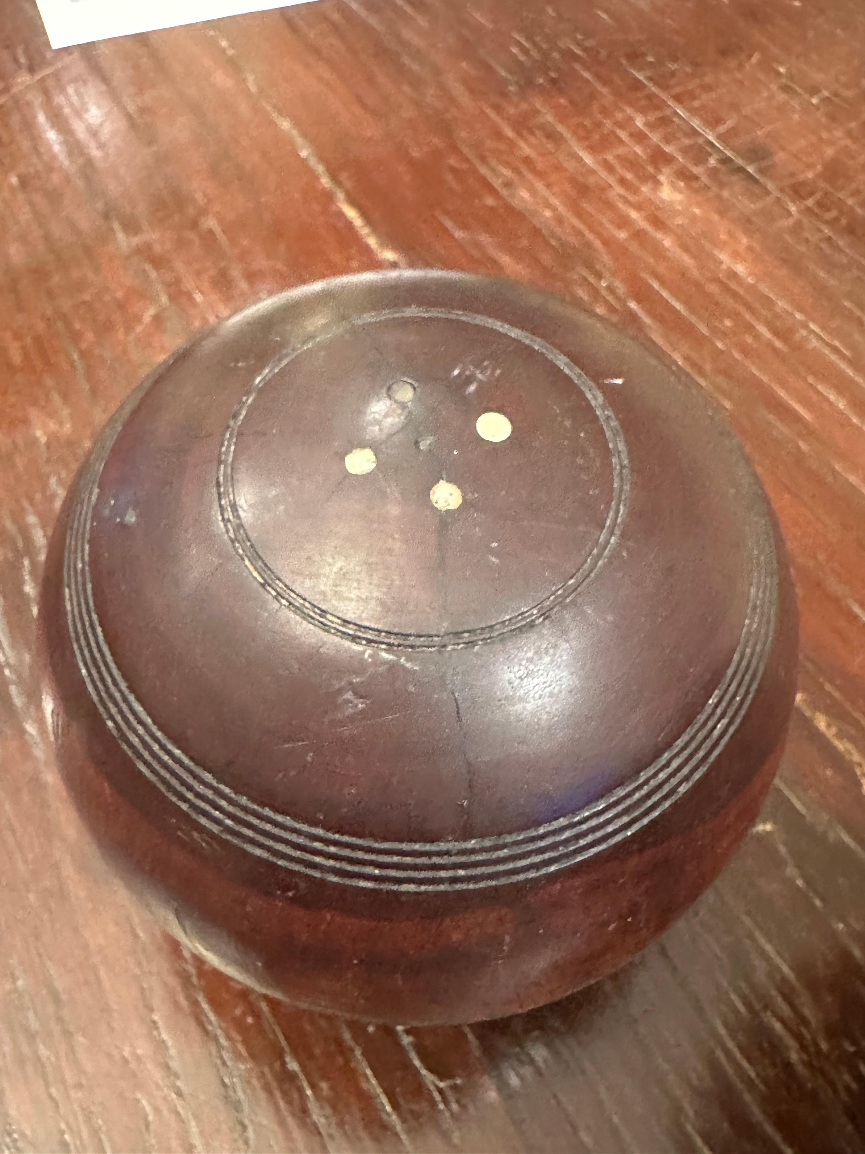 Intagliato Two 19th Century Scottish Lignum Vitae Carpet Lawn Balls. in vendita