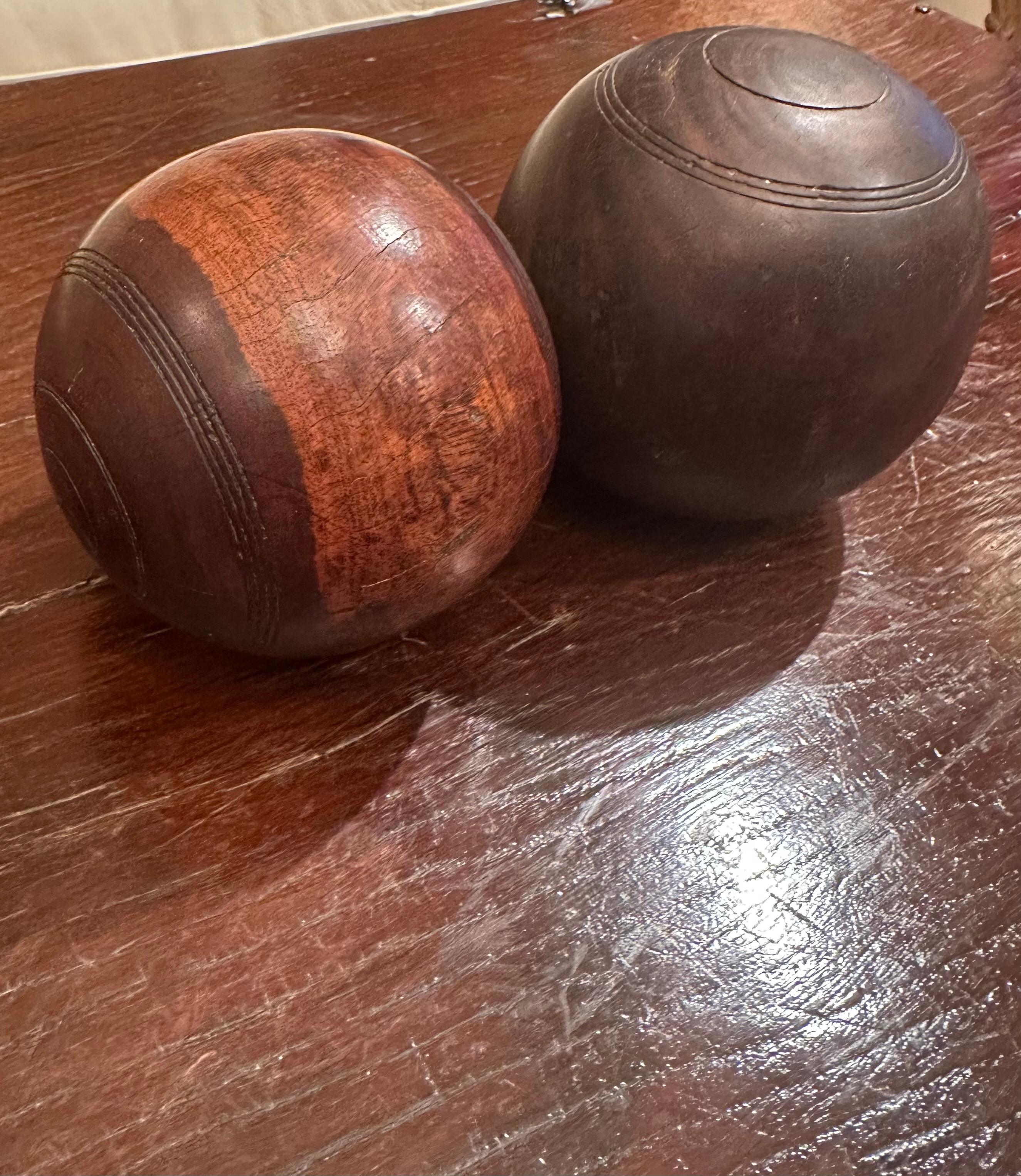 Two 19th Century Scottish Lignum Vitae Carpet Lawn Balls. In condizioni buone in vendita a Vero Beach, FL