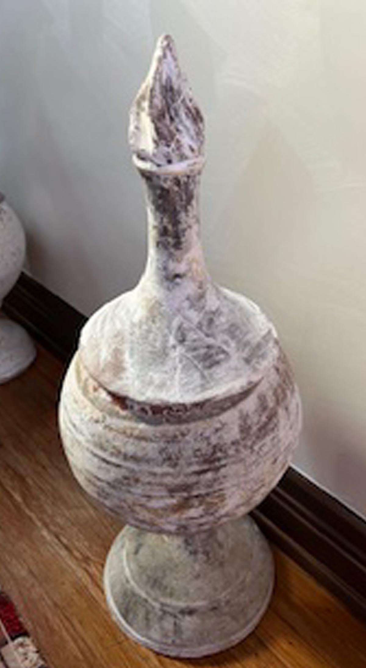 Two 19th Century Terracotta and Gesso Finials With Flames in vendita 4