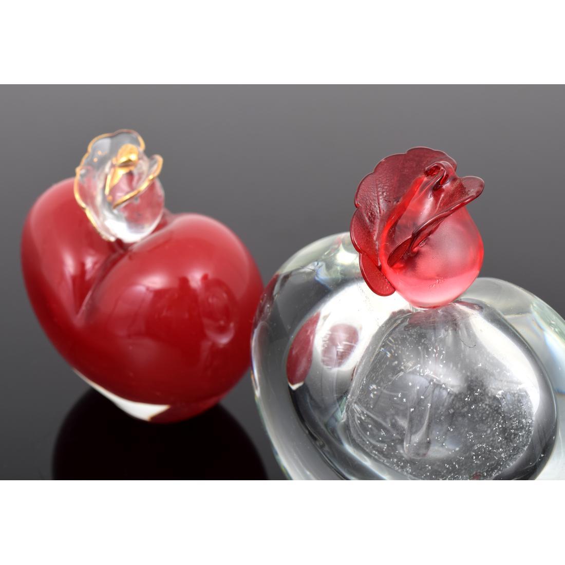 Moderne Deux (2) bouteilles de parfum en verre d'art en vente