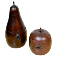 Dos cajas de manzanas y peras/cajitas de té de madera tallada y policromada de estilo inglés del siglo XX
