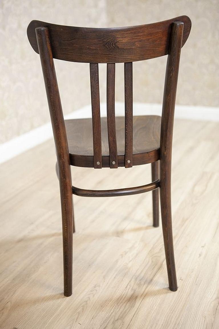 Two 20th-Century Brown Beech Chairs in the Thonet Style For Sale 1