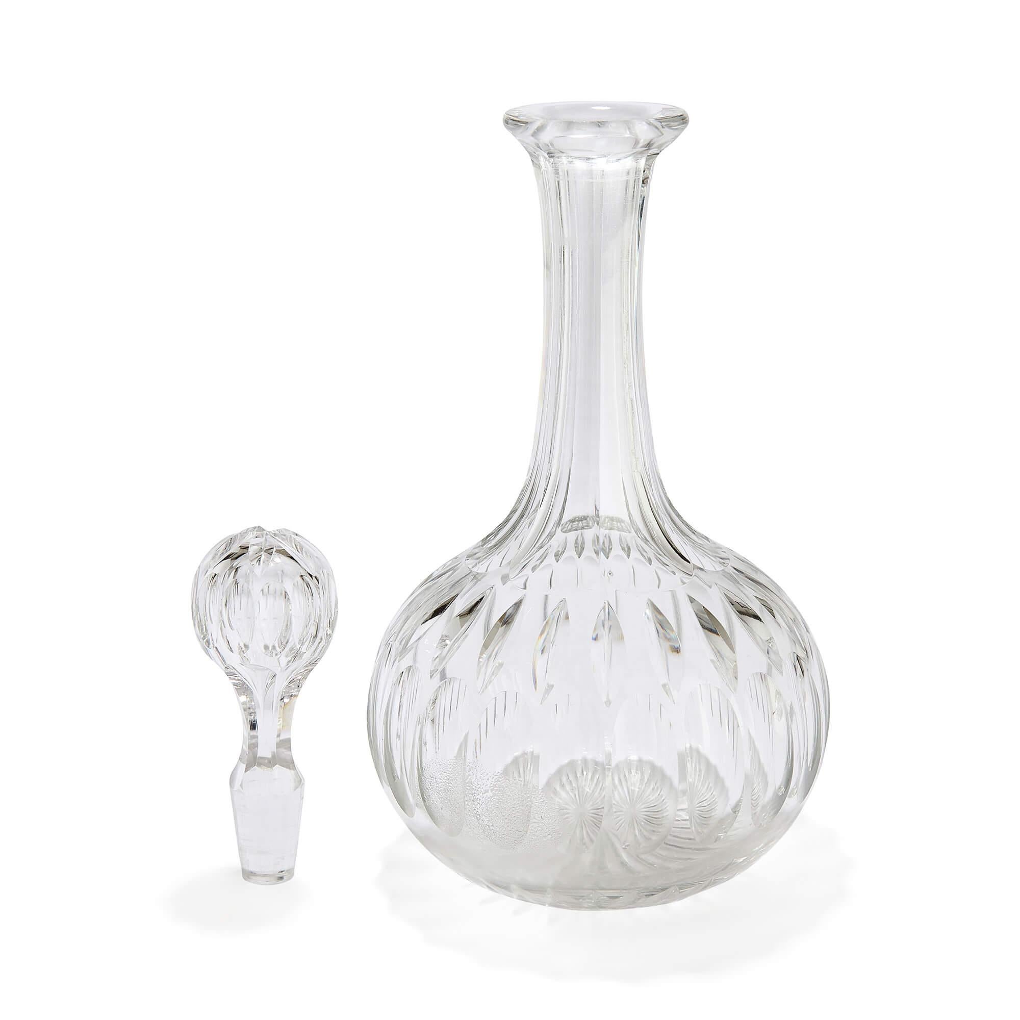 Two 20th Century English Glass Decanters Inglés en venta