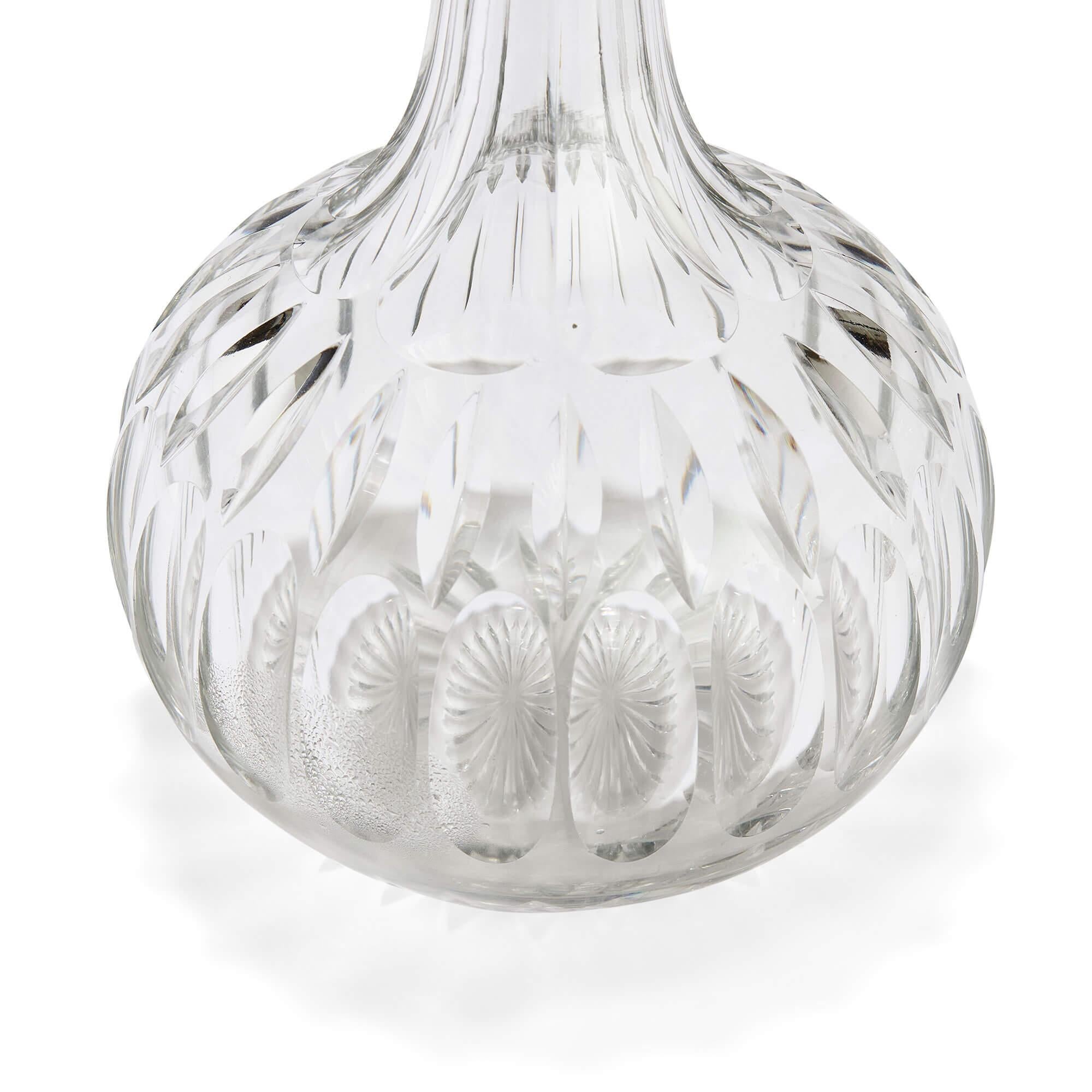 Two 20th Century English Glass Decanters siglo XX en venta